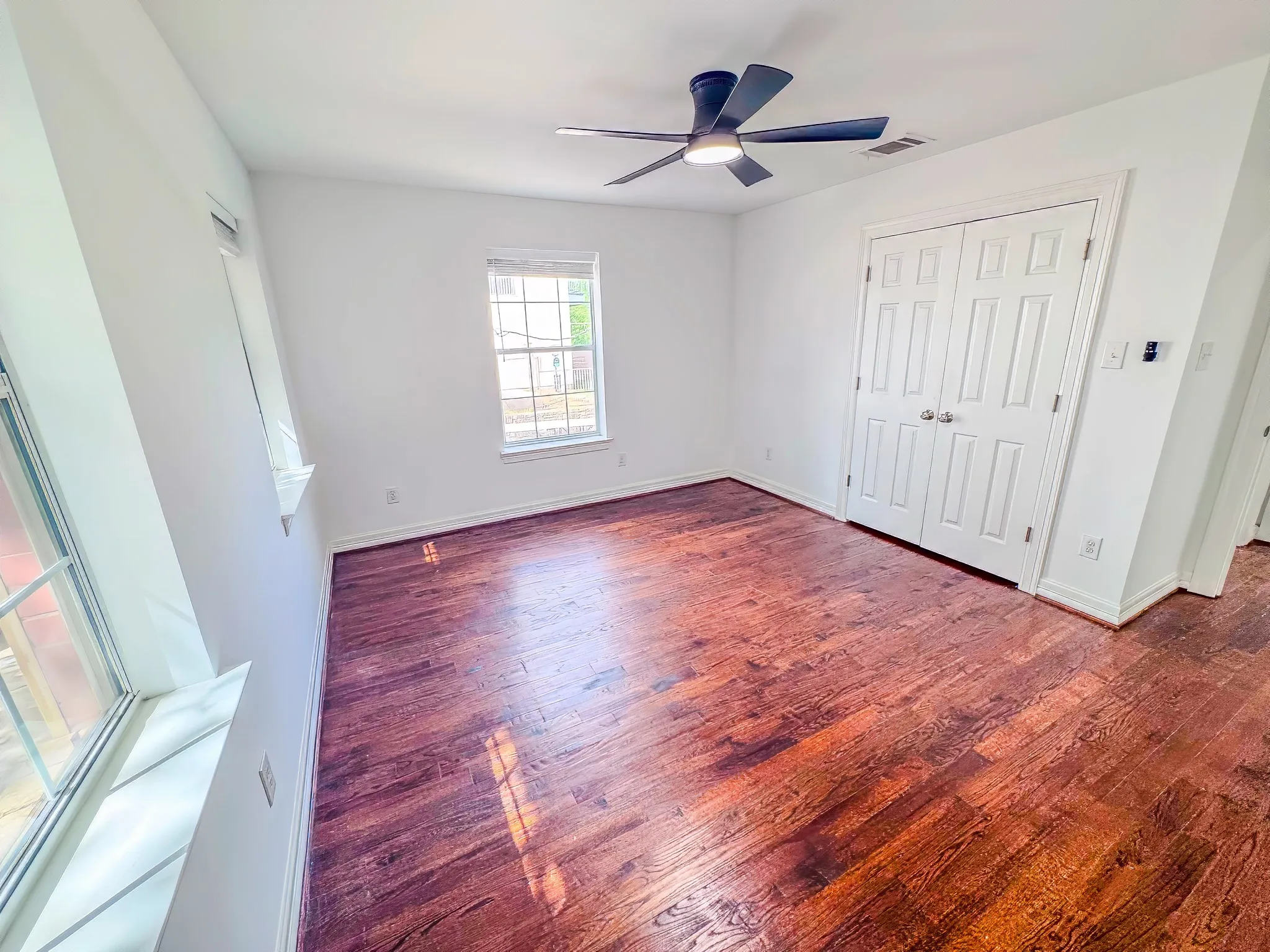 Condominium For Rent in Dallas County , 2809 Minert Street, Dallas, Texas 75219, 2 Bedroom, 2 Bathroom, Garage spaces, 1,023 Sqft, built in 1955, Price $1,800, mls#21361364, Real Estate Agent in Dallas, Homes For Rent in Dallas county, Homes For Rent in Dallas, Realtor in Dallas Texas, Real Estate Brokerage Independent Realty Texas, Luminita Cordes Realtor