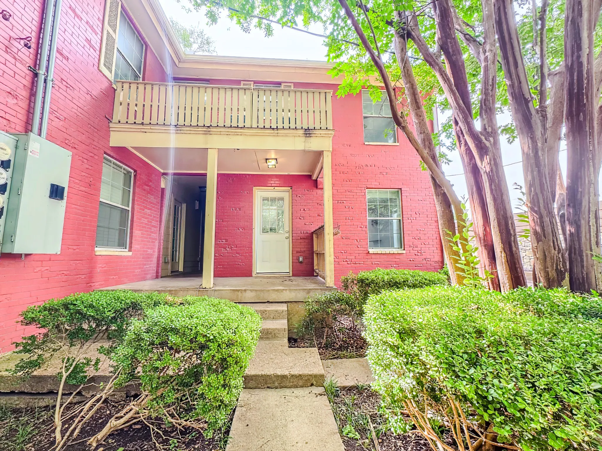 Condominium For Rent in Dallas County , 2809 Minert Street, Dallas, Texas 75219, 2 Bedroom, 2 Bathroom, Garage spaces, 1,023 Sqft, built in 1955, Price $1,800, mls#21361364, Real Estate Agent in Dallas, Homes For Rent in Dallas county, Homes For Rent in Dallas, Realtor in Dallas Texas, Real Estate Brokerage Independent Realty Texas, Luminita Cordes Realtor