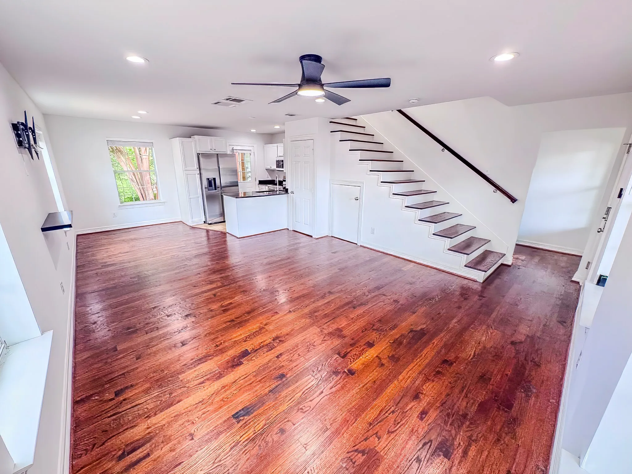 Condominium For Rent in Dallas County , 2809 Minert Street, Dallas, Texas 75219, 2 Bedroom, 2 Bathroom, Garage spaces, 1,023 Sqft, built in 1955, Price $1,800, mls#21361364, Real Estate Agent in Dallas, Homes For Rent in Dallas county, Homes For Rent in Dallas, Realtor in Dallas Texas, Real Estate Brokerage Independent Realty Texas, Luminita Cordes Realtor
