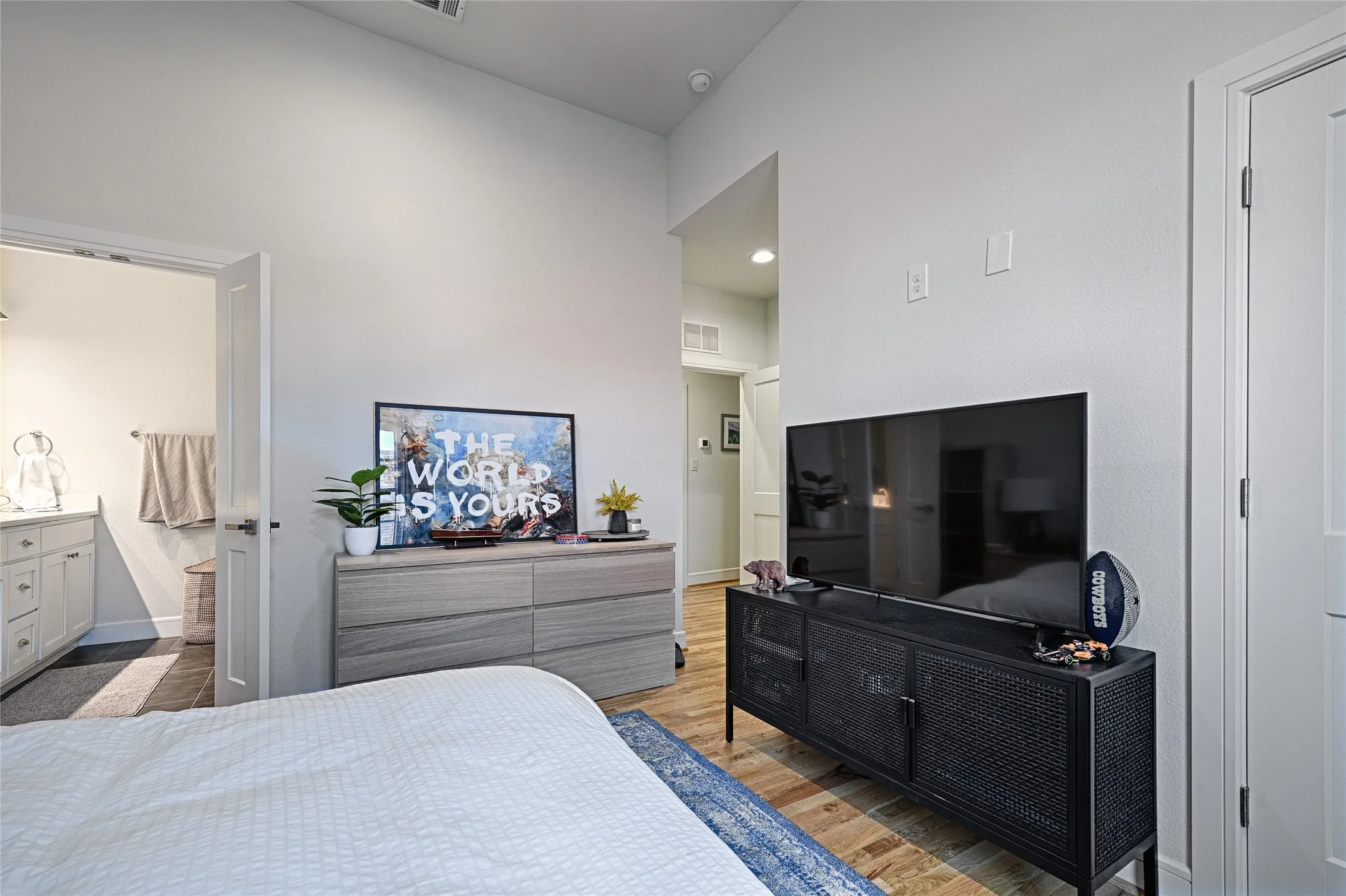 Condominium For Sale in Dallas County , 5065 Gaston Avenue 102, Dallas, Texas 75214, 2 Bedroom, 3 Bathroom, 2 Garage spaces, 1,508 Sqft, built in 2020, mls#21361337, Real Estate Agent in Dallas, Homes For Sale in Dallas county, Homes For Sale in Dallas, Realtor in Dallas Texas, Real Estate Brokerage Independent Realty Texas, Luminita Cordes Realtor