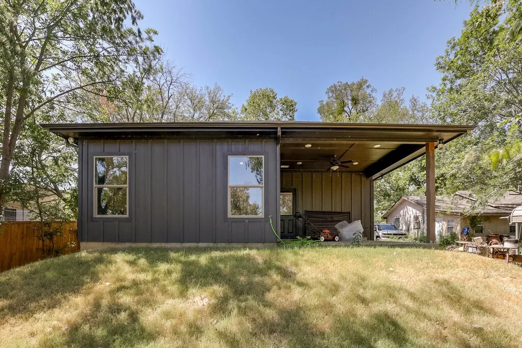 Single Family Residence For Sale in Ellis County , 305 W 5th Street, Maypearl, Texas 76064, 3 Bedroom, 2 Bathroom, 2 Garage spaces, 1,409 Sqft, built in 2025, mls#21361389, Real Estate Agent in Maypearl, Homes For Sale in Ellis county, Homes For Sale in Maypearl, Realtor in Maypearl Texas, Real Estate Brokerage Independent Realty Texas, Luminita Cordes Realtor