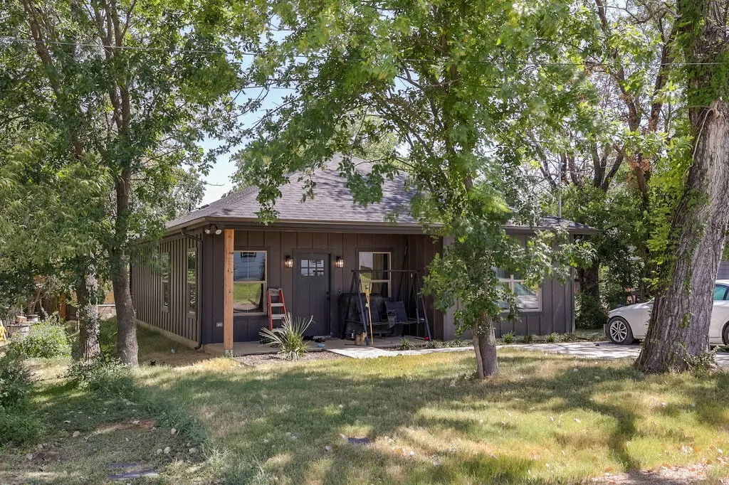 Single Family Residence For Sale in Ellis County , 305 W 5th Street, Maypearl, Texas 76064, 3 Bedroom, 2 Bathroom, 2 Garage spaces, 1,409 Sqft, built in 2025, Price $290,000, mls#21361389, Real Estate Agent in Maypearl, Homes For Sale in Ellis county, Homes For Sale in Maypearl, Realtor in Maypearl Texas, Real Estate Brokerage Independent Realty Texas, Luminita Cordes Realtor