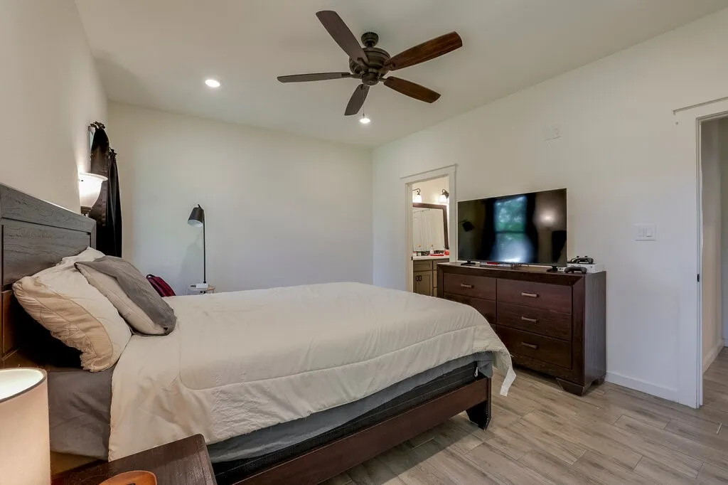 Recessed lighting, wood-finish flooring, ceiling fan, and white walls