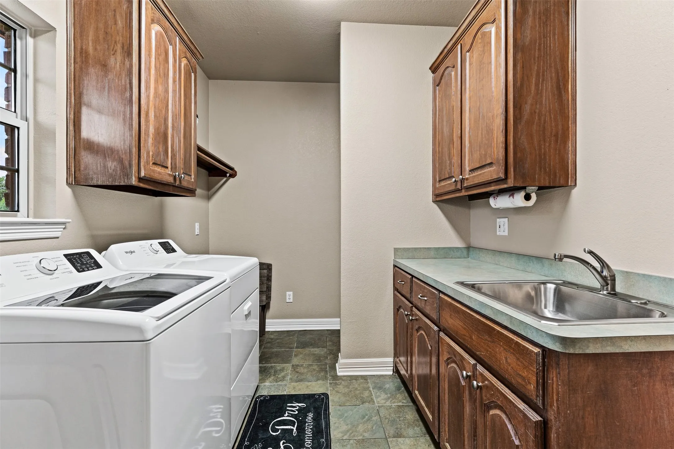 Single Family Residence For Sale in Mc Lennan County , 2285 Austin Hines Drive, China Spring, Texas 76633, 3 Bedroom, 3 Bathroom, 2 Garage spaces, 3,232 Sqft, built in 2002, mls#21360999, Real Estate Agent in China Spring, Homes For Sale in Mc Lennan county, Homes For Sale in China Spring, Realtor in China Spring Texas, Real Estate Brokerage Independent Realty Texas, Luminita Cordes Realtor
