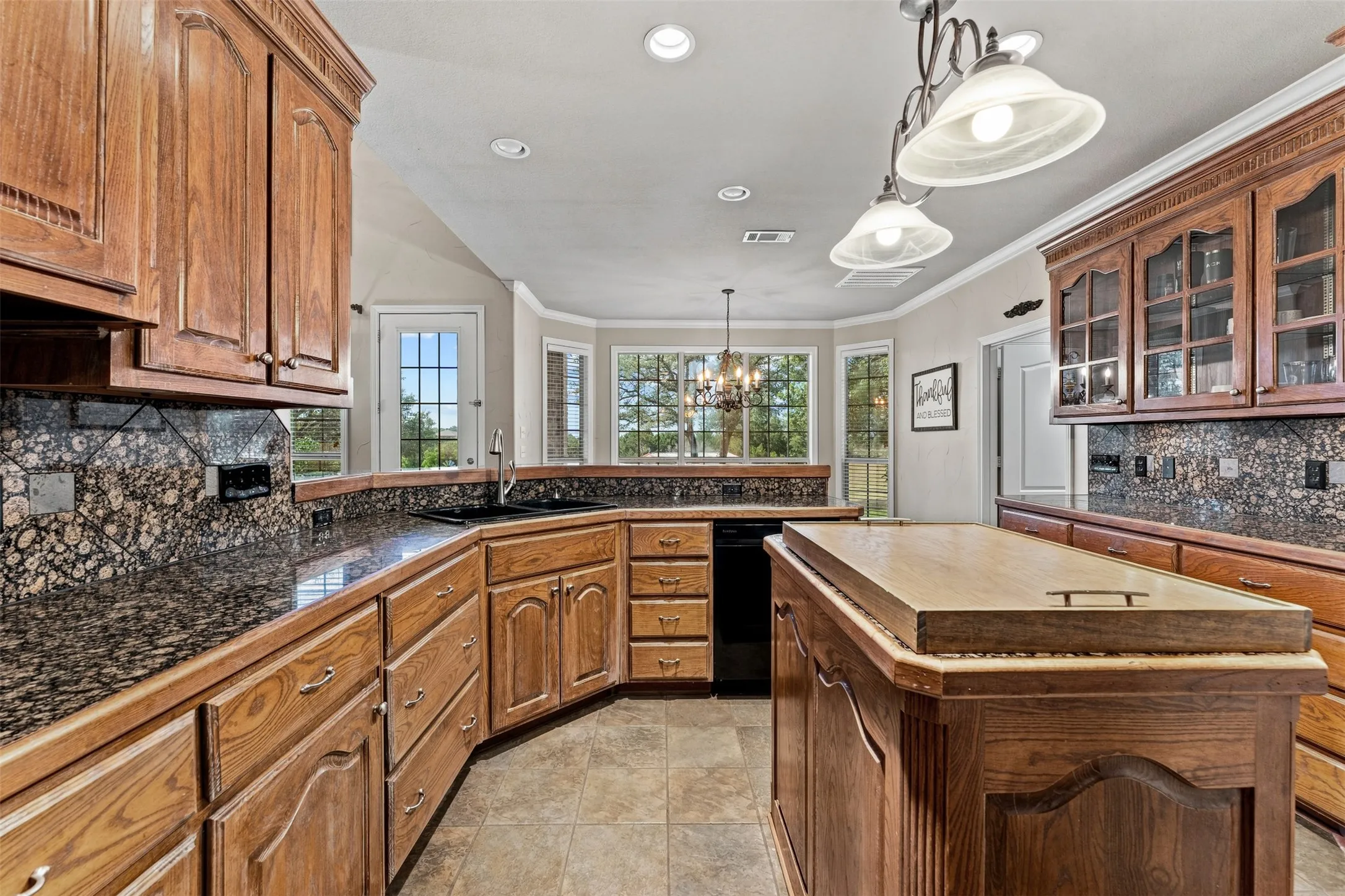 Single Family Residence For Sale in Mc Lennan County , 2285 Austin Hines Drive, China Spring, Texas 76633, 3 Bedroom, 3 Bathroom, 2 Garage spaces, 3,232 Sqft, built in 2002, mls#21360999, Real Estate Agent in China Spring, Homes For Sale in Mc Lennan county, Homes For Sale in China Spring, Realtor in China Spring Texas, Real Estate Brokerage Independent Realty Texas, Luminita Cordes Realtor