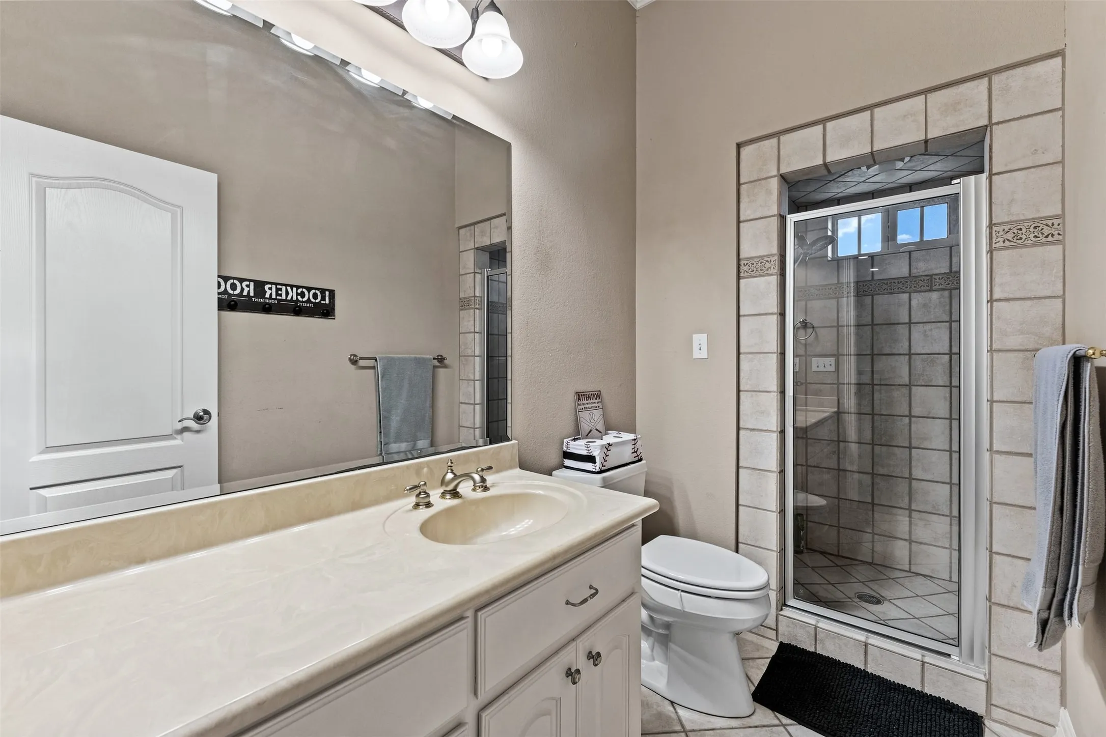 Single Family Residence For Sale in Mc Lennan County , 2285 Austin Hines Drive, China Spring, Texas 76633, 3 Bedroom, 3 Bathroom, 2 Garage spaces, 3,232 Sqft, built in 2002, mls#21360999, Real Estate Agent in China Spring, Homes For Sale in Mc Lennan county, Homes For Sale in China Spring, Realtor in China Spring Texas, Real Estate Brokerage Independent Realty Texas, Luminita Cordes Realtor