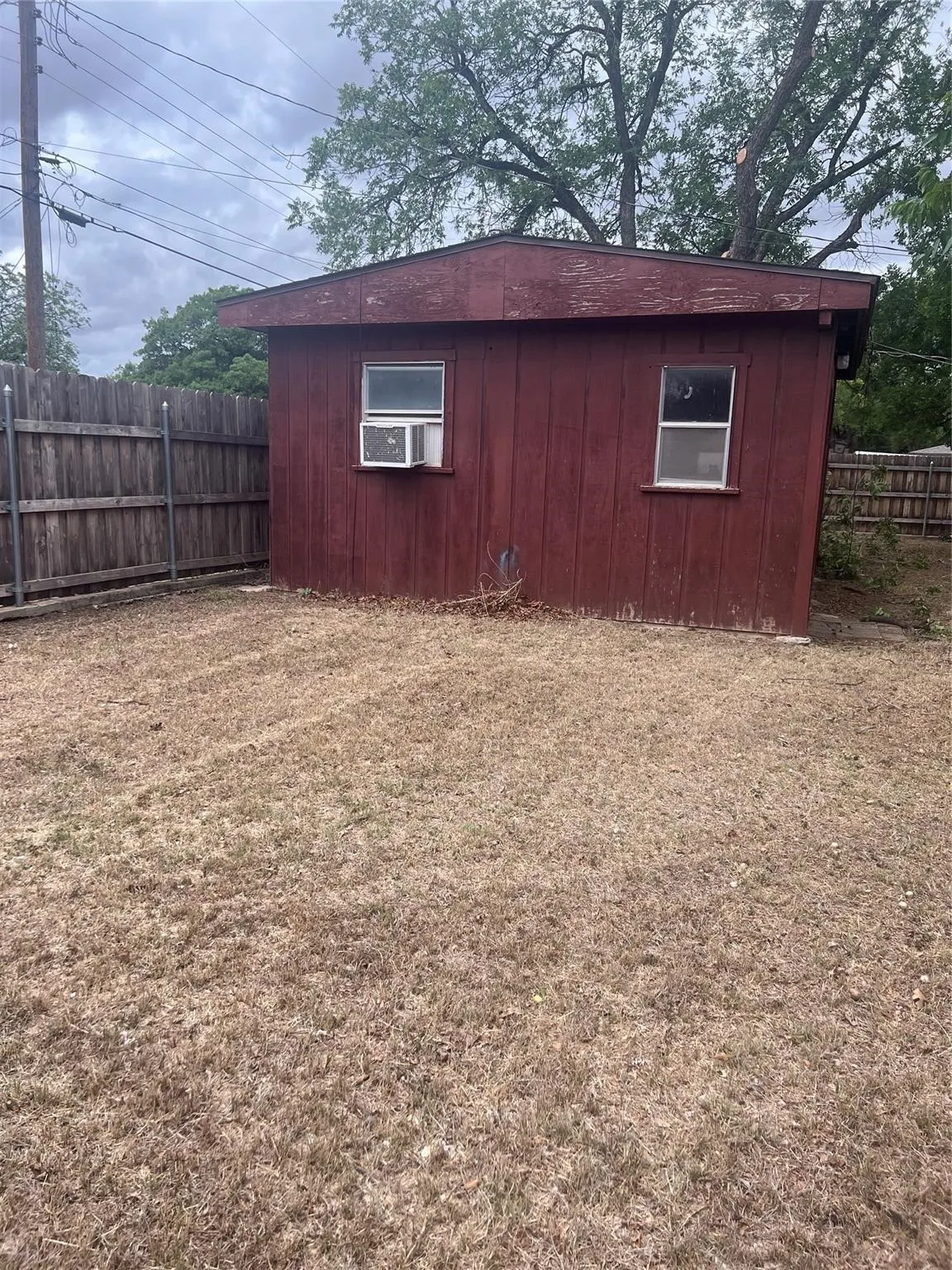 ELECTRIC IN OUTSIDE STORAGE ROOM