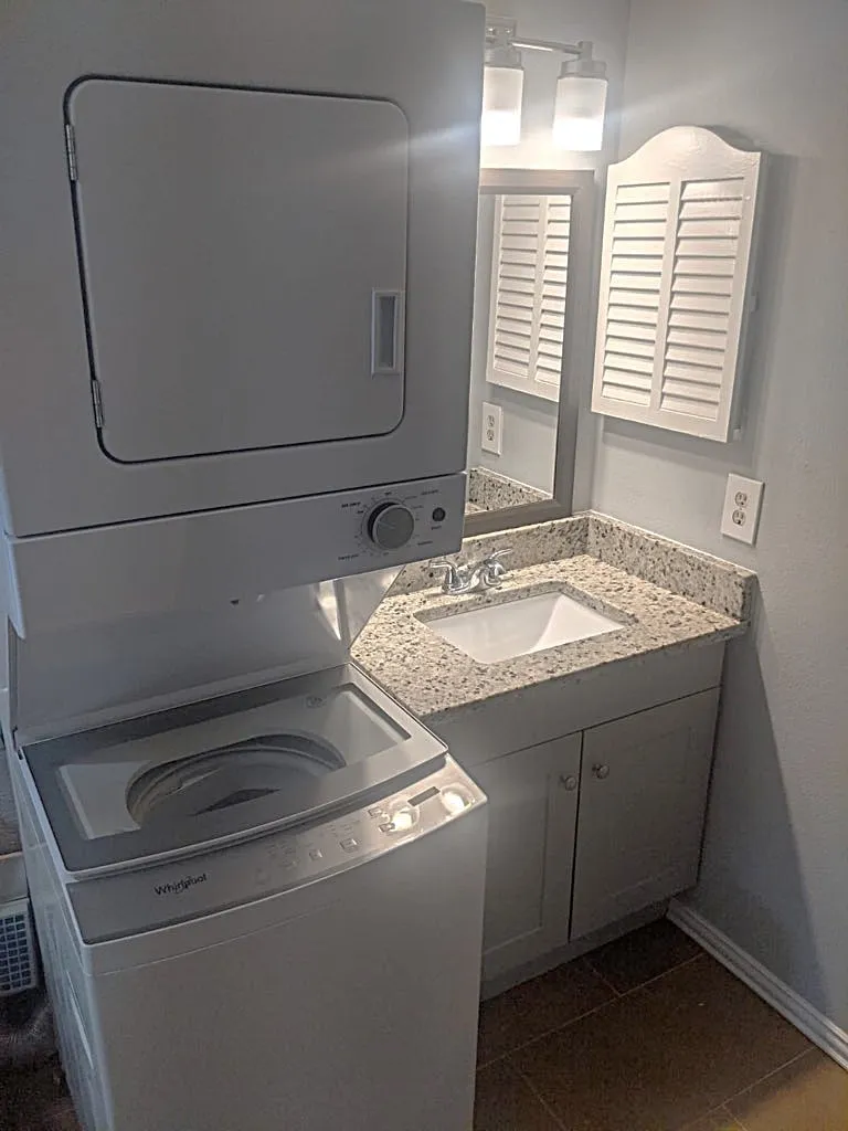 Condominium For Rent in Dallas County , 4859 cedar springs Road 351, Dallas, Texas 75219, 2 Bedroom, 1 Bathroom, 2 Garage spaces, 841 Sqft, built in 1970, mls#21358023, Real Estate Agent in Dallas, Homes For Rent in Dallas county, Homes For Rent in Dallas, Realtor in Dallas Texas, Real Estate Brokerage Independent Realty Texas, Luminita Cordes Realtor