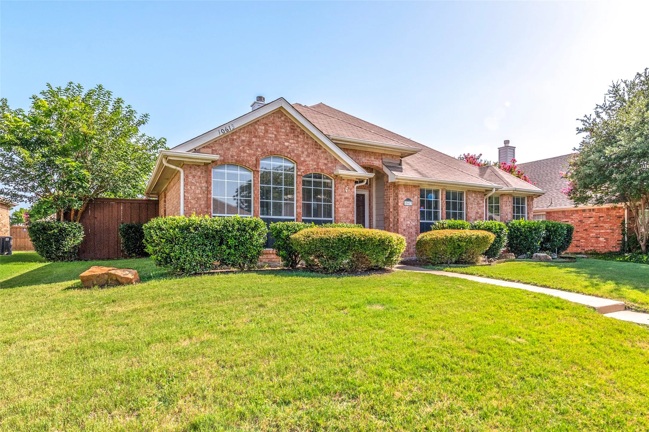 Single Family Residence For Rent in Collin County , 10613 Brandenberg Drive, Frisco, Texas 75035, 3 Bedroom, 2 Bathroom, 2 Garage spaces, 1,806 Sqft, built in 1996, mls#21361404, Real Estate Agent in Frisco, Homes For Rent in Collin county, Homes For Rent in Frisco, Realtor in Frisco Texas, Real Estate Brokerage Independent Realty Texas, Luminita Cordes Realtor