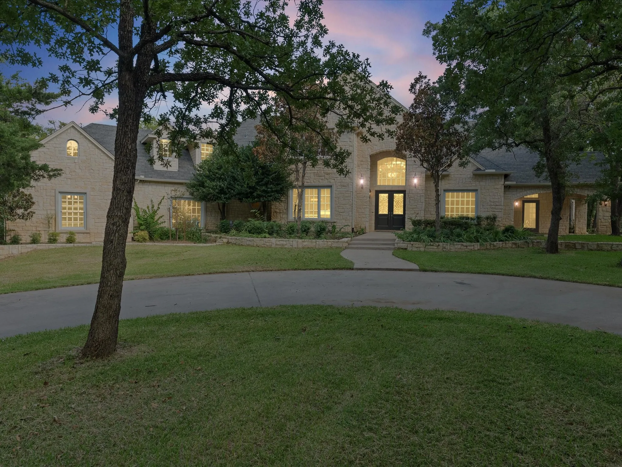 Single Family Residence For Sale in Tarrant County , 3105 E Briar Lane, Southlake, Texas 76092, 5 Bedroom, 5 Bathroom, 3 Garage spaces, 4,873 Sqft, built in 1995, mls#21349590, Real Estate Agent in Southlake, Homes For Sale in Tarrant county, Homes For Sale in Southlake, Realtor in Southlake Texas, Real Estate Brokerage Independent Realty Texas, Luminita Cordes Realtor
