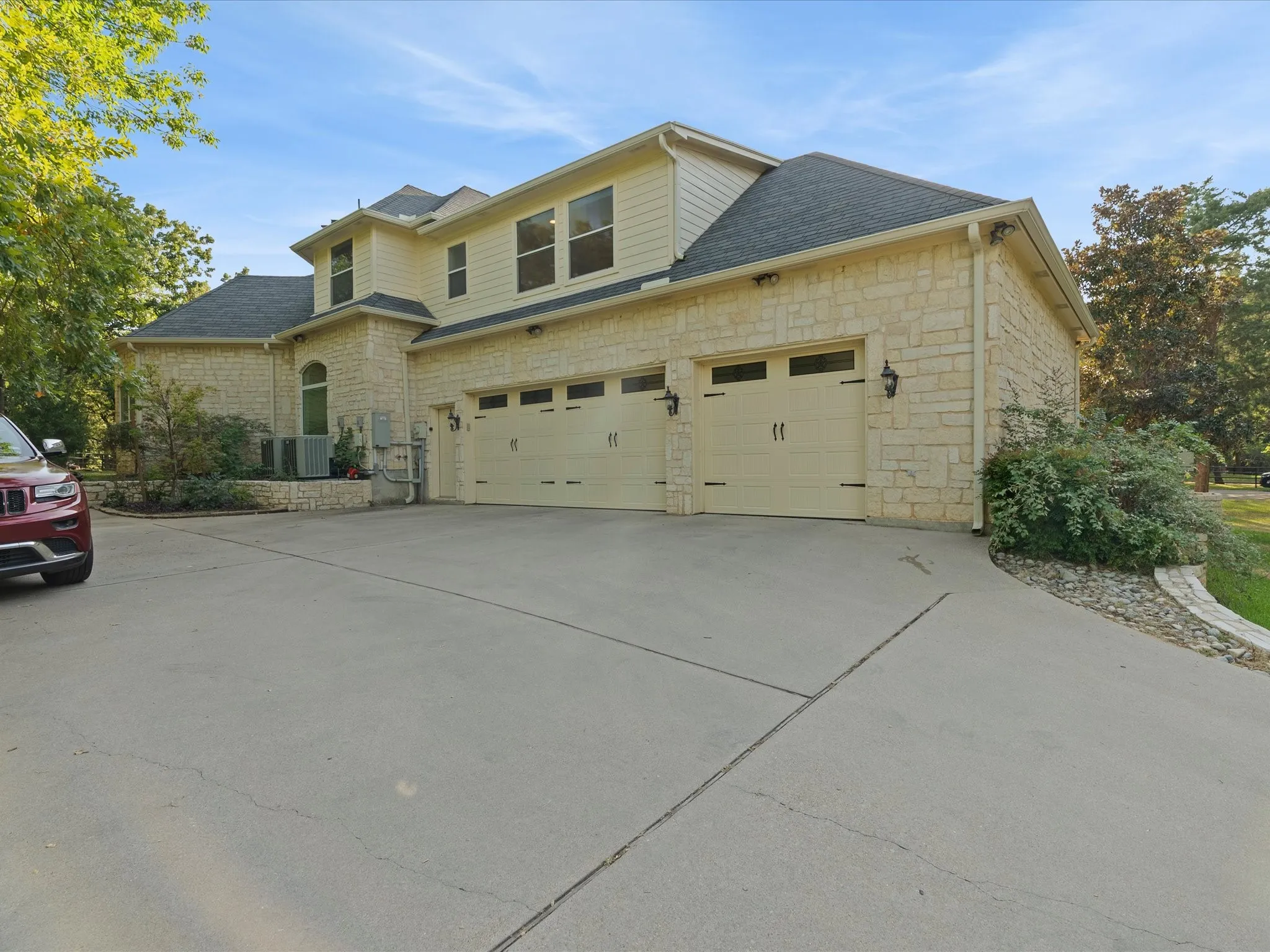Single Family Residence For Sale in Tarrant County , 3105 E Briar Lane, Southlake, Texas 76092, 5 Bedroom, 5 Bathroom, 3 Garage spaces, 4,873 Sqft, built in 1995, mls#21349590, Real Estate Agent in Southlake, Homes For Sale in Tarrant county, Homes For Sale in Southlake, Realtor in Southlake Texas, Real Estate Brokerage Independent Realty Texas, Luminita Cordes Realtor