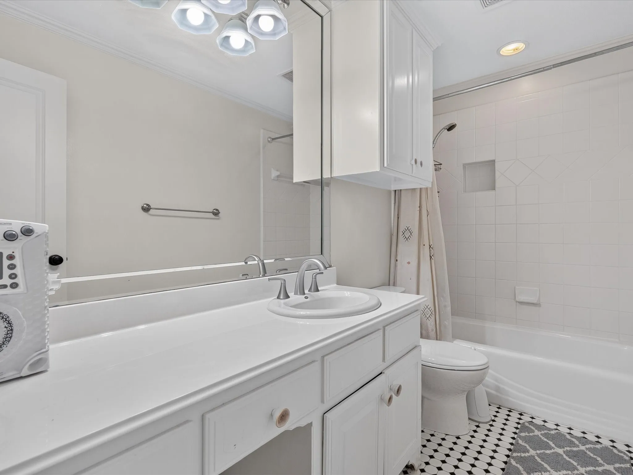 Single Family Residence For Sale in Tarrant County , 3105 E Briar Lane, Southlake, Texas 76092, 5 Bedroom, 5 Bathroom, 3 Garage spaces, 4,873 Sqft, built in 1995, mls#21349590, Real Estate Agent in Southlake, Homes For Sale in Tarrant county, Homes For Sale in Southlake, Realtor in Southlake Texas, Real Estate Brokerage Independent Realty Texas, Luminita Cordes Realtor