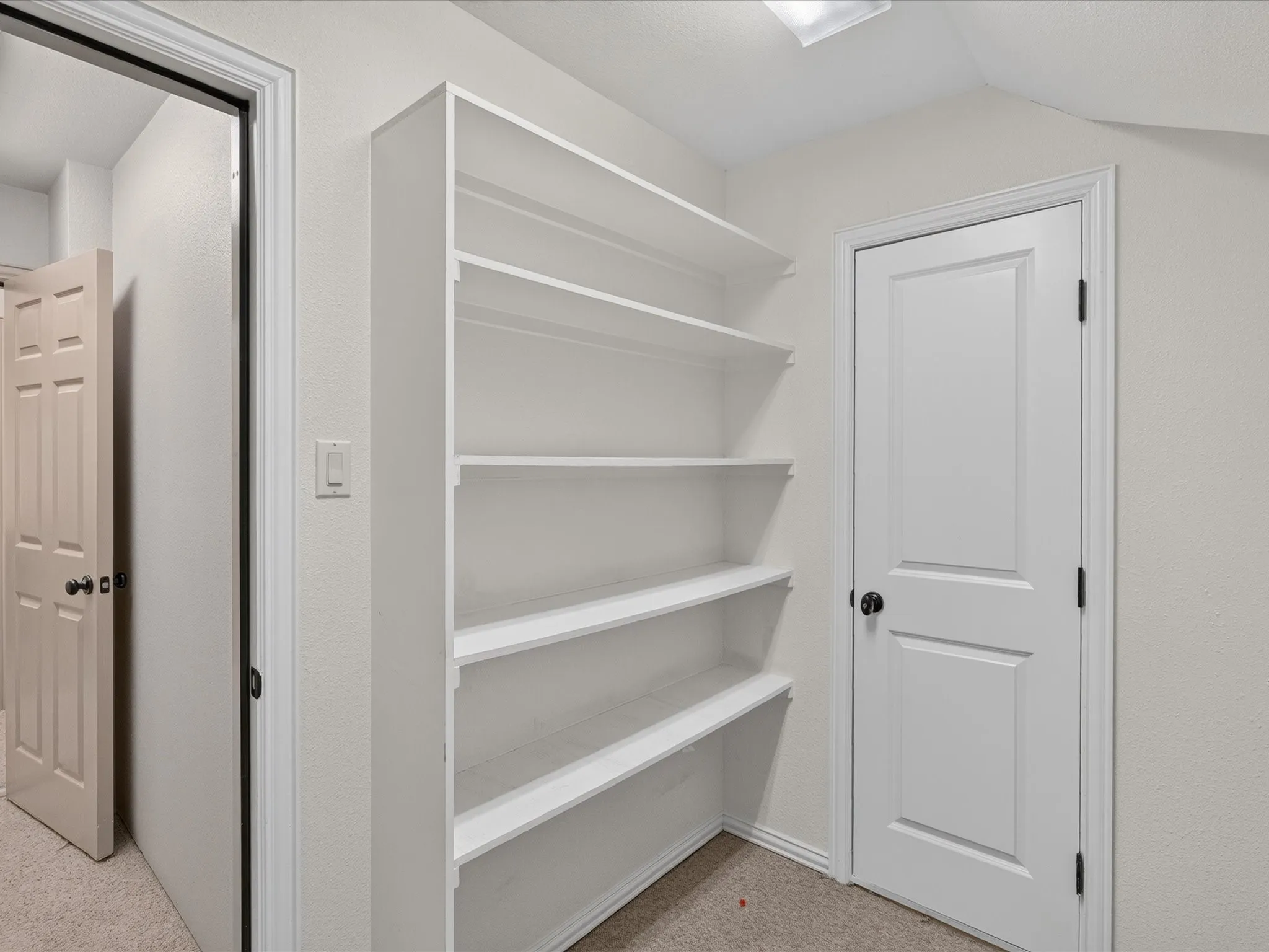 Single Family Residence For Sale in Tarrant County , 3105 E Briar Lane, Southlake, Texas 76092, 5 Bedroom, 5 Bathroom, 3 Garage spaces, 4,873 Sqft, built in 1995, mls#21349590, Real Estate Agent in Southlake, Homes For Sale in Tarrant county, Homes For Sale in Southlake, Realtor in Southlake Texas, Real Estate Brokerage Independent Realty Texas, Luminita Cordes Realtor