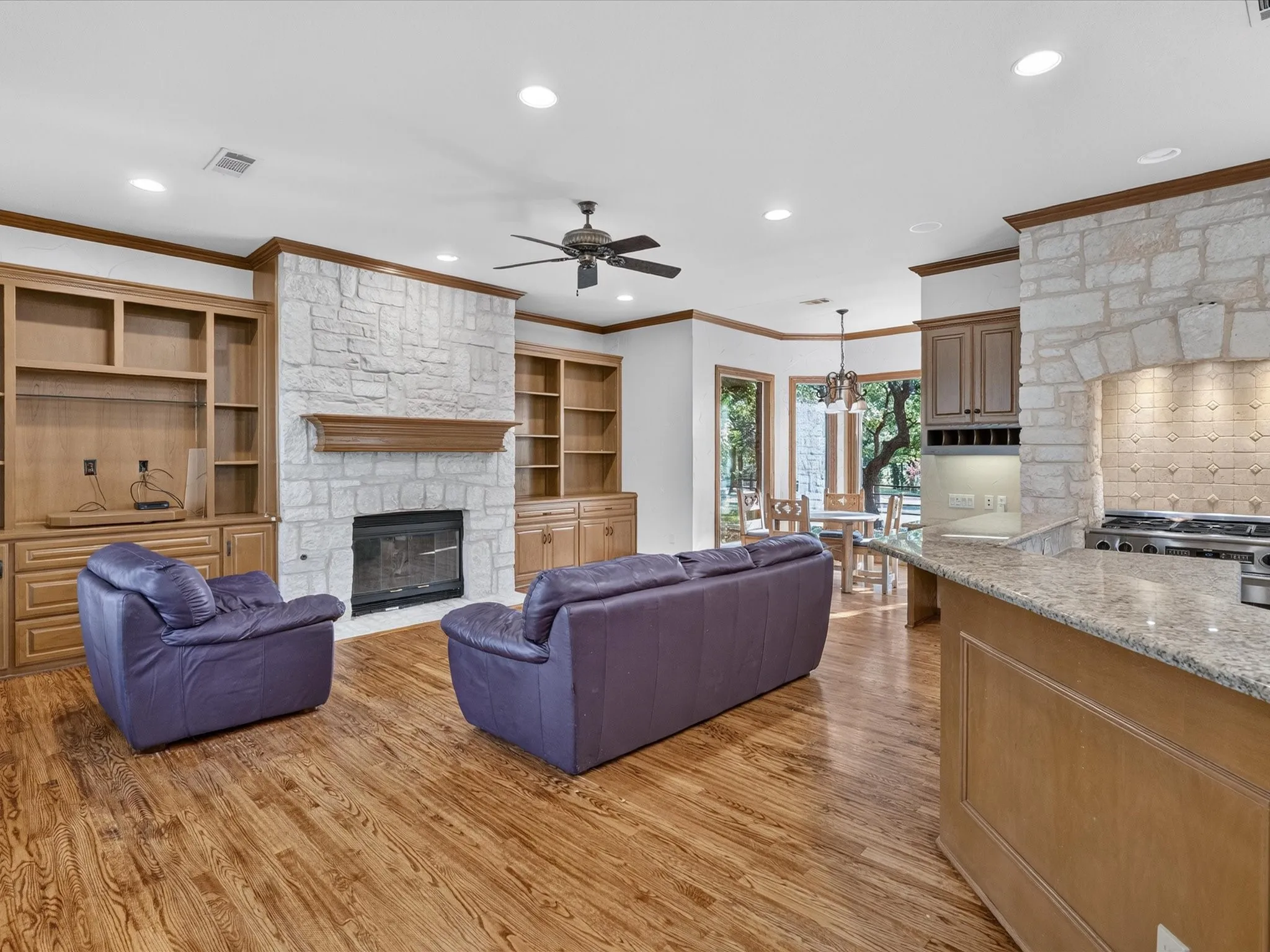 Single Family Residence For Sale in Tarrant County , 3105 E Briar Lane, Southlake, Texas 76092, 5 Bedroom, 5 Bathroom, 3 Garage spaces, 4,873 Sqft, built in 1995, mls#21349590, Real Estate Agent in Southlake, Homes For Sale in Tarrant county, Homes For Sale in Southlake, Realtor in Southlake Texas, Real Estate Brokerage Independent Realty Texas, Luminita Cordes Realtor