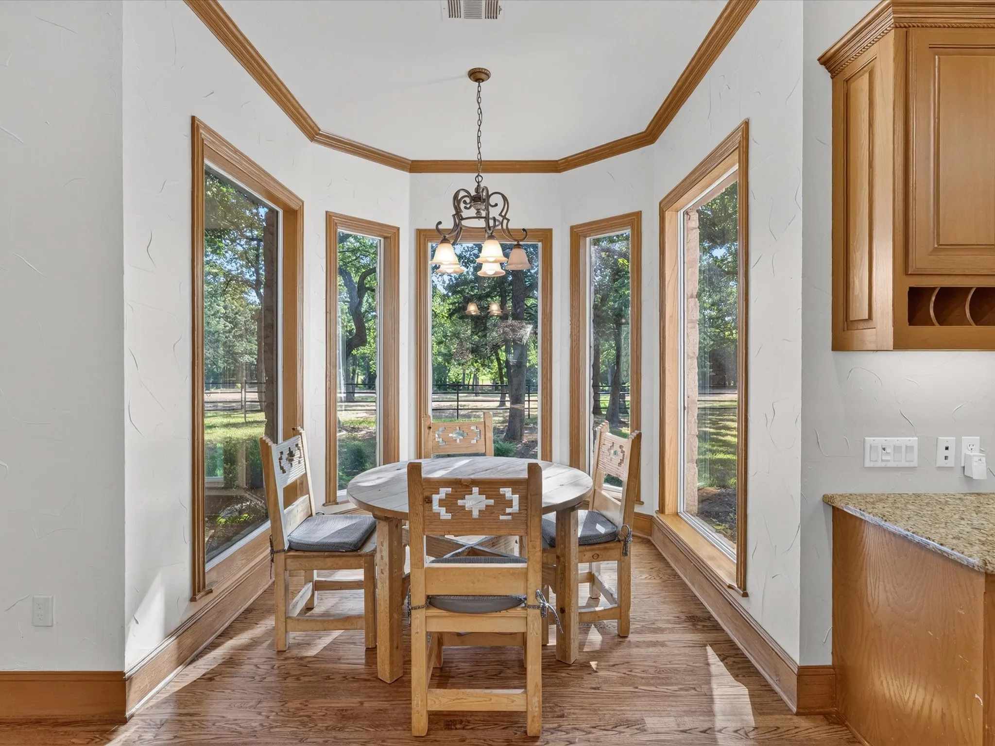 Single Family Residence For Sale in Tarrant County , 3105 E Briar Lane, Southlake, Texas 76092, 5 Bedroom, 5 Bathroom, 3 Garage spaces, 4,873 Sqft, built in 1995, mls#21349590, Real Estate Agent in Southlake, Homes For Sale in Tarrant county, Homes For Sale in Southlake, Realtor in Southlake Texas, Real Estate Brokerage Independent Realty Texas, Luminita Cordes Realtor