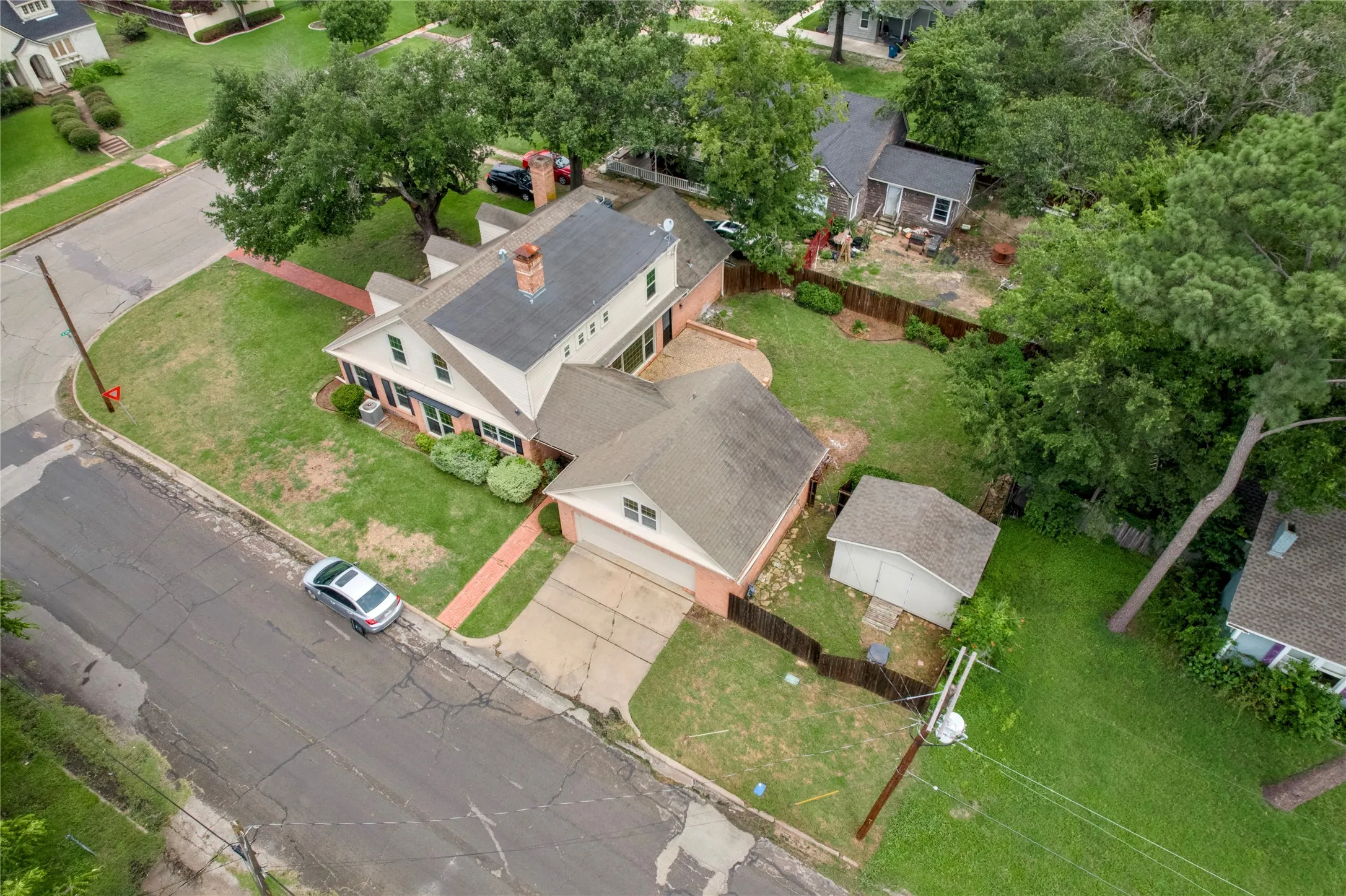 Single Family Residence For Sale in Navarro County , 601 N 25th Street, Corsicana, Texas 75110, 4 Bedroom, 3 Bathroom, 2 Garage spaces, 3,956 Sqft, built in 1954, Price $375,000, mls#21361373, Real Estate Agent in Corsicana, Homes For Sale in Navarro county, Homes For Sale in Corsicana, Realtor in Corsicana Texas, Real Estate Brokerage Independent Realty Texas, Luminita Cordes Realtor