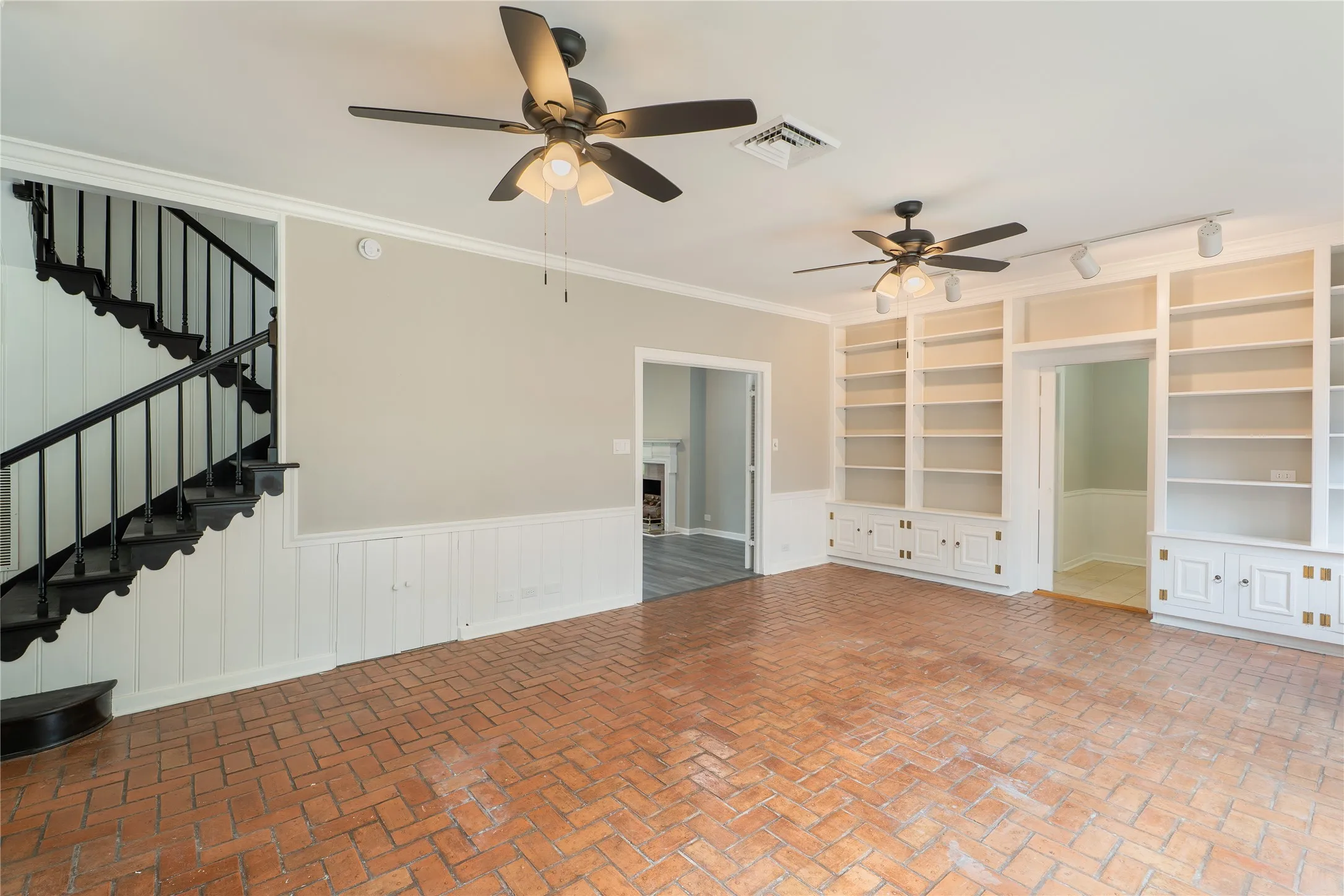 Single Family Residence For Sale in Navarro County , 601 N 25th Street, Corsicana, Texas 75110, 4 Bedroom, 3 Bathroom, 2 Garage spaces, 3,956 Sqft, built in 1954, Price $375,000, mls#21361373, Real Estate Agent in Corsicana, Homes For Sale in Navarro county, Homes For Sale in Corsicana, Realtor in Corsicana Texas, Real Estate Brokerage Independent Realty Texas, Luminita Cordes Realtor
