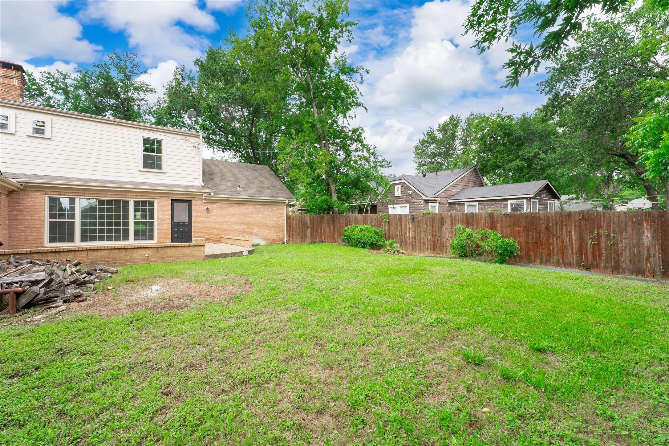 Single Family Residence For Sale in Navarro County , 601 N 25th Street, Corsicana, Texas 75110, 4 Bedroom, 3 Bathroom, 2 Garage spaces, 3,956 Sqft, built in 1954, Price $375,000, mls#21361373, Real Estate Agent in Corsicana, Homes For Sale in Navarro county, Homes For Sale in Corsicana, Realtor in Corsicana Texas, Real Estate Brokerage Independent Realty Texas, Luminita Cordes Realtor