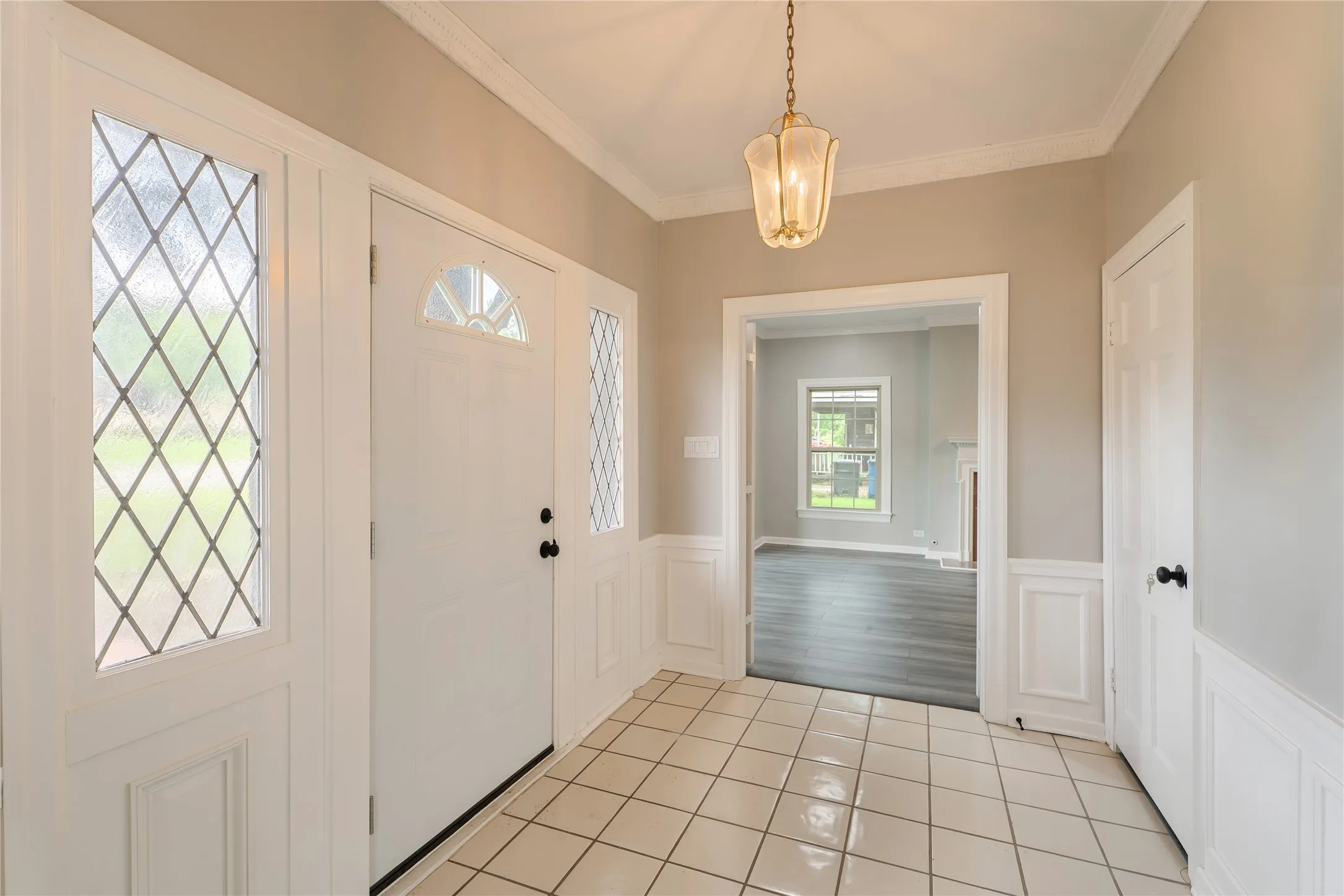 Single Family Residence For Sale in Navarro County , 601 N 25th Street, Corsicana, Texas 75110, 4 Bedroom, 3 Bathroom, 2 Garage spaces, 3,956 Sqft, built in 1954, Price $375,000, mls#21361373, Real Estate Agent in Corsicana, Homes For Sale in Navarro county, Homes For Sale in Corsicana, Realtor in Corsicana Texas, Real Estate Brokerage Independent Realty Texas, Luminita Cordes Realtor