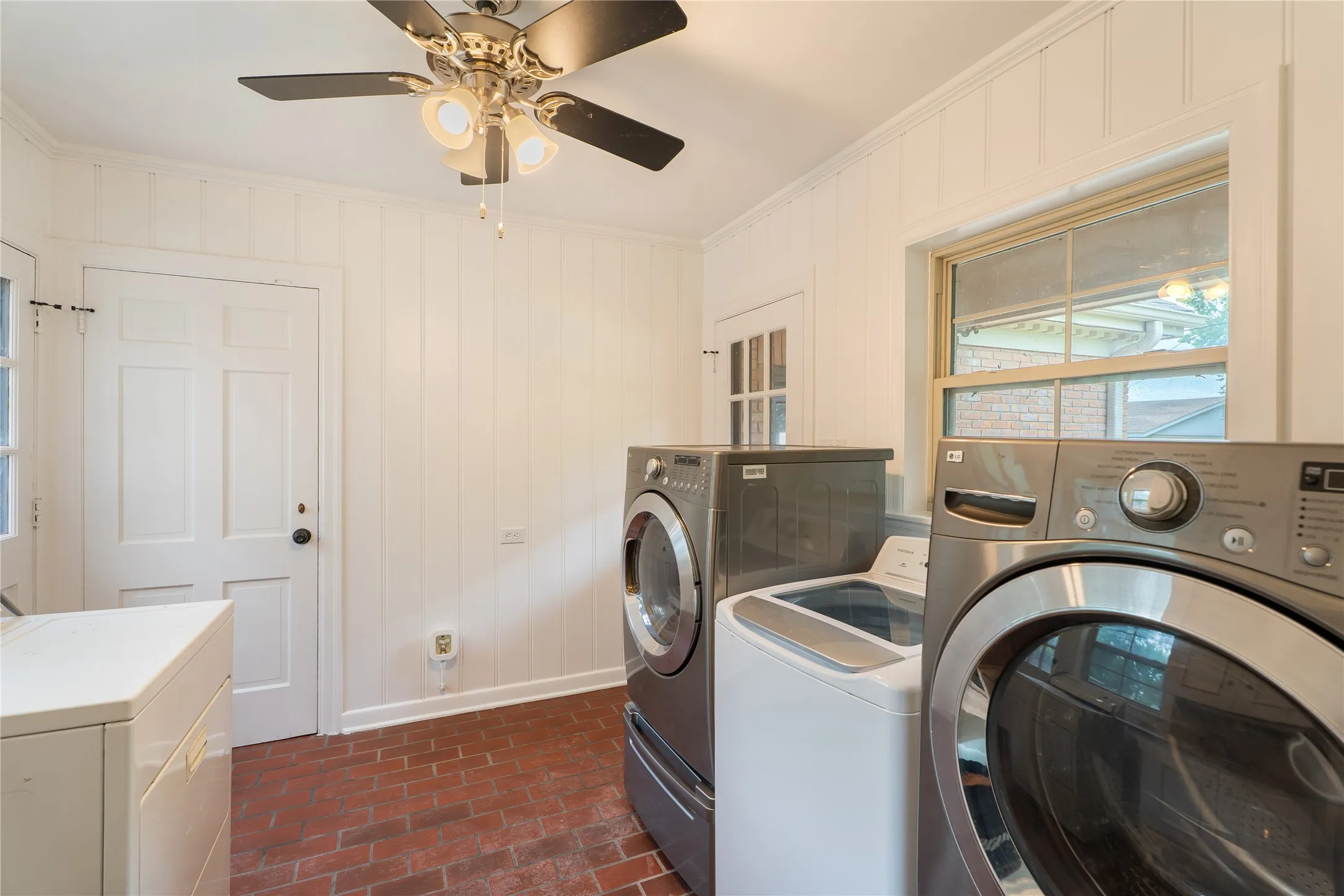 Single Family Residence For Sale in Navarro County , 601 N 25th Street, Corsicana, Texas 75110, 4 Bedroom, 3 Bathroom, 2 Garage spaces, 3,956 Sqft, built in 1954, Price $375,000, mls#21361373, Real Estate Agent in Corsicana, Homes For Sale in Navarro county, Homes For Sale in Corsicana, Realtor in Corsicana Texas, Real Estate Brokerage Independent Realty Texas, Luminita Cordes Realtor