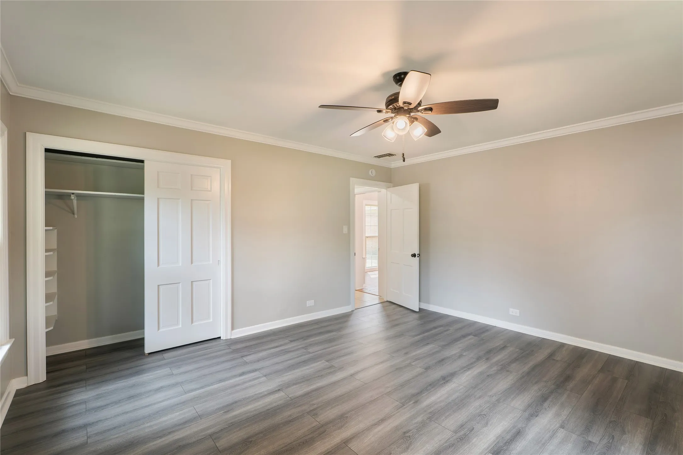 Single Family Residence For Sale in Navarro County , 601 N 25th Street, Corsicana, Texas 75110, 4 Bedroom, 3 Bathroom, 2 Garage spaces, 3,956 Sqft, built in 1954, Price $375,000, mls#21361373, Real Estate Agent in Corsicana, Homes For Sale in Navarro county, Homes For Sale in Corsicana, Realtor in Corsicana Texas, Real Estate Brokerage Independent Realty Texas, Luminita Cordes Realtor