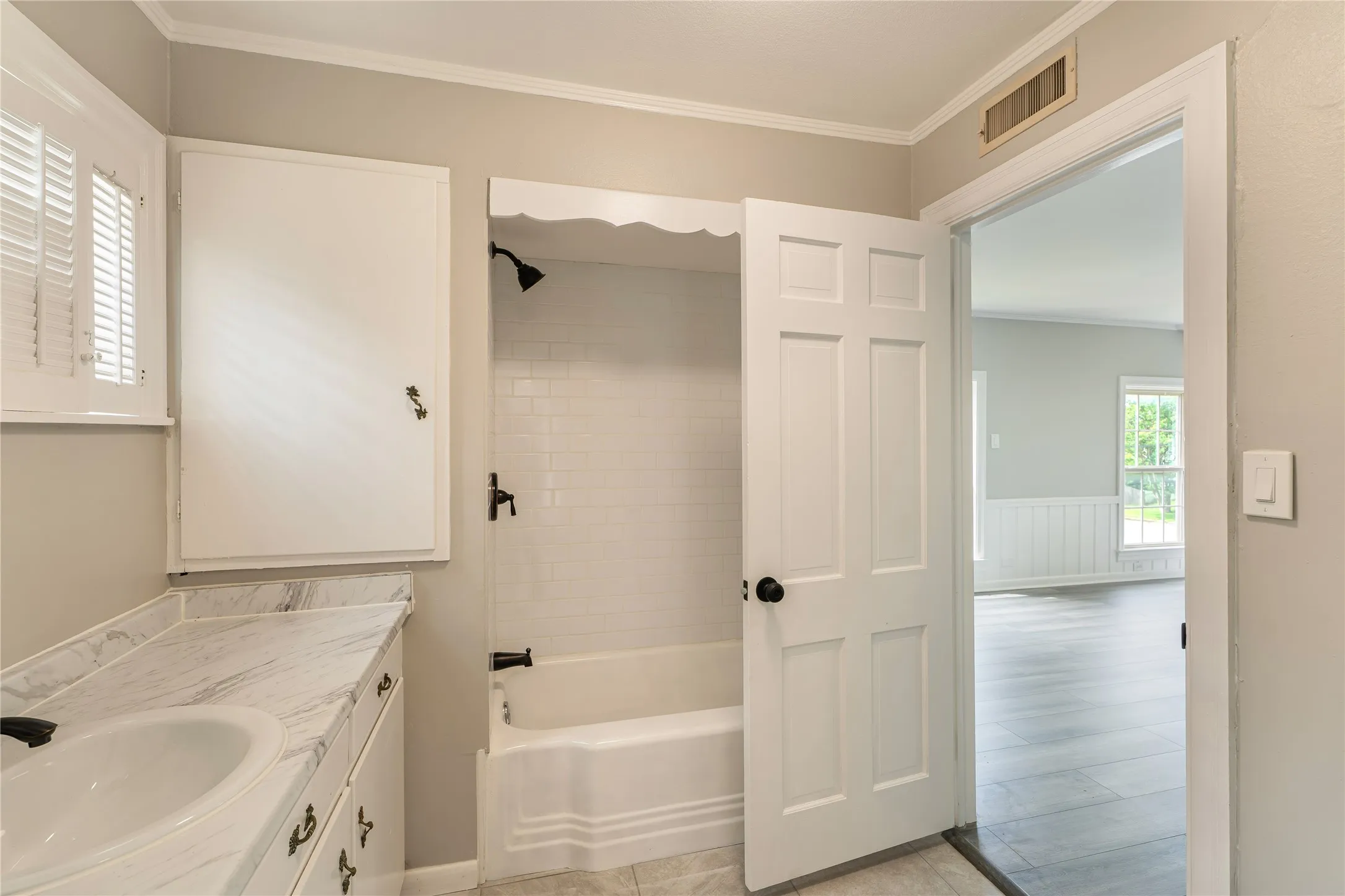 Single Family Residence For Sale in Navarro County , 601 N 25th Street, Corsicana, Texas 75110, 4 Bedroom, 3 Bathroom, 2 Garage spaces, 3,956 Sqft, built in 1954, Price $375,000, mls#21361373, Real Estate Agent in Corsicana, Homes For Sale in Navarro county, Homes For Sale in Corsicana, Realtor in Corsicana Texas, Real Estate Brokerage Independent Realty Texas, Luminita Cordes Realtor