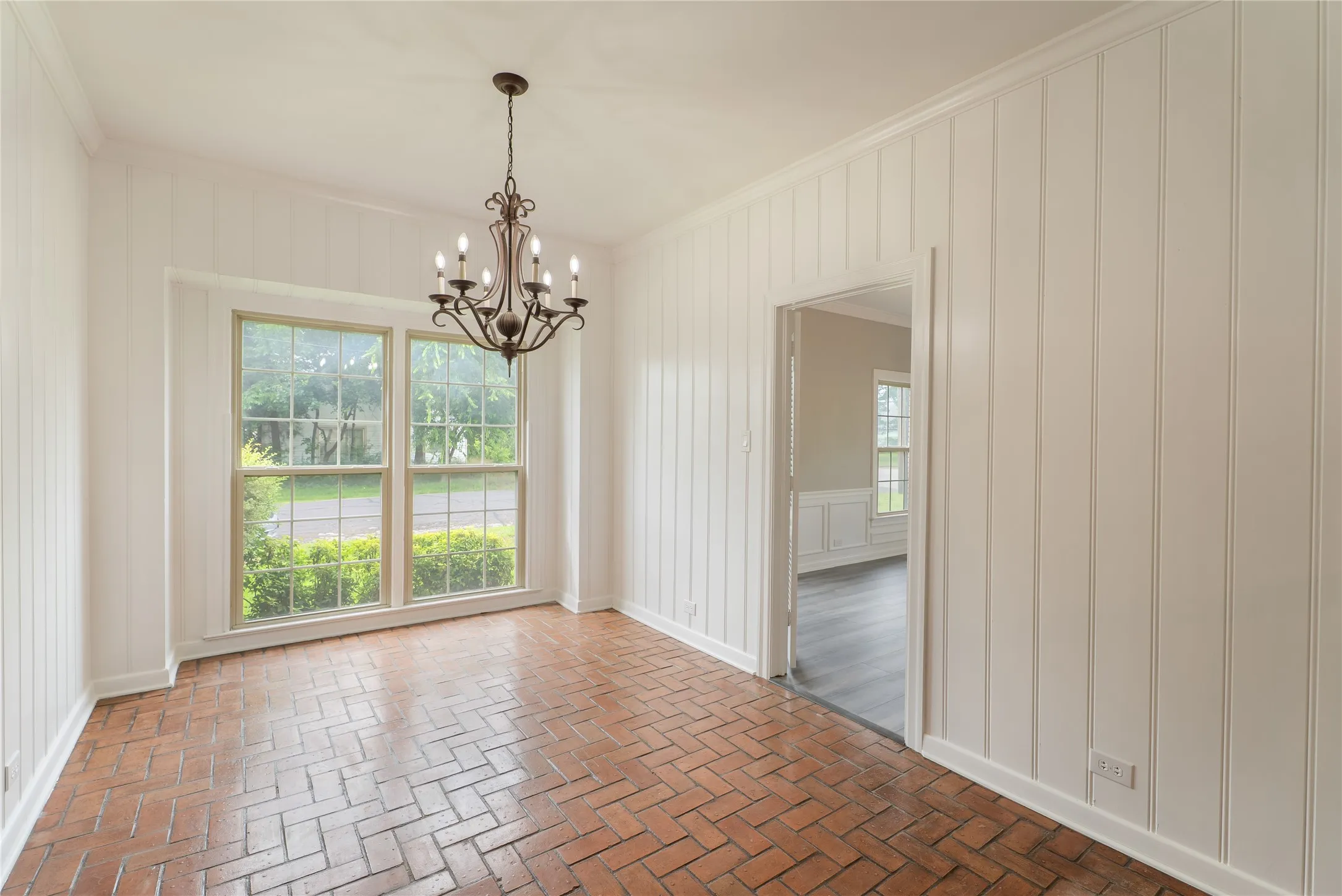 Single Family Residence For Sale in Navarro County , 601 N 25th Street, Corsicana, Texas 75110, 4 Bedroom, 3 Bathroom, 2 Garage spaces, 3,956 Sqft, built in 1954, Price $375,000, mls#21361373, Real Estate Agent in Corsicana, Homes For Sale in Navarro county, Homes For Sale in Corsicana, Realtor in Corsicana Texas, Real Estate Brokerage Independent Realty Texas, Luminita Cordes Realtor