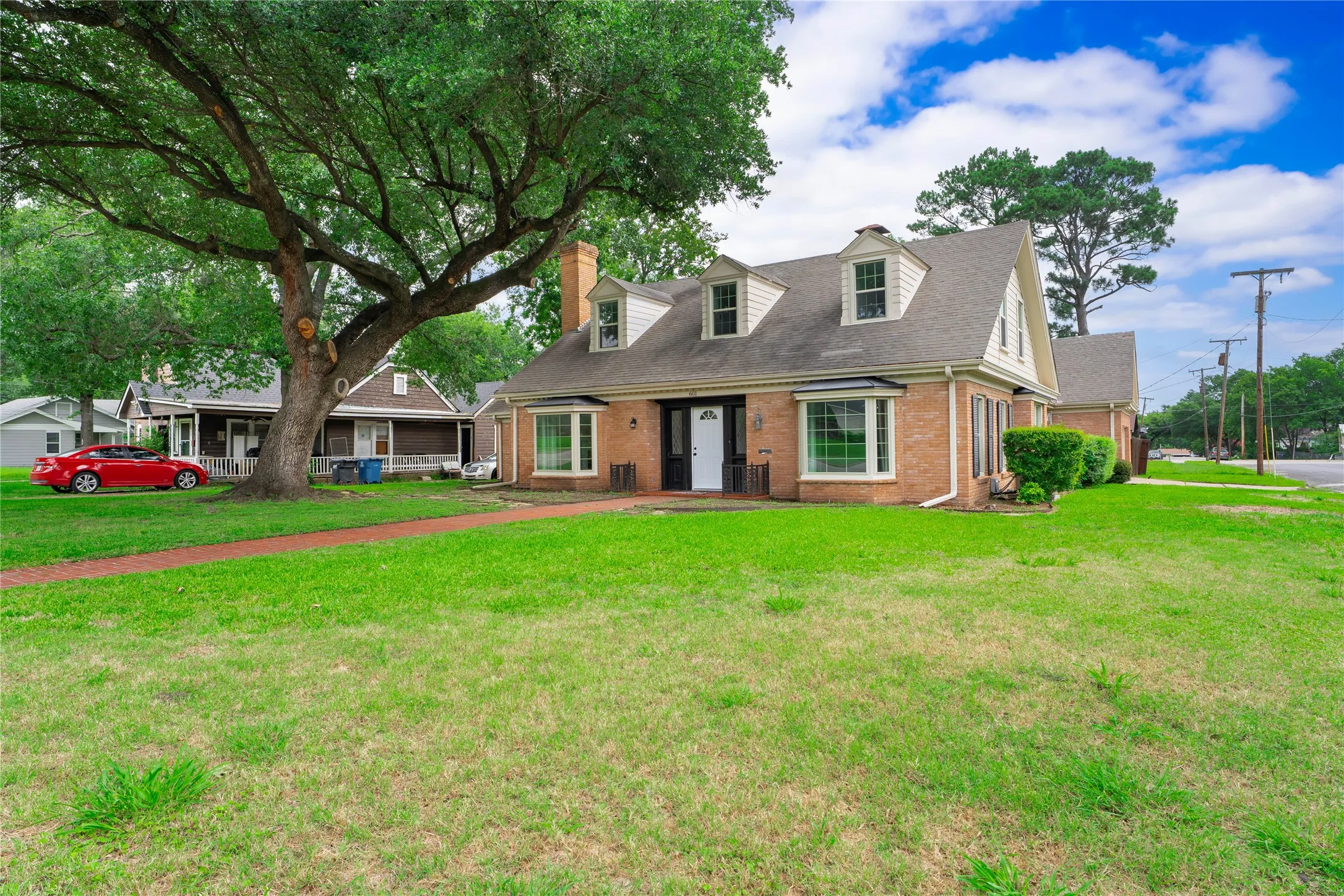 Single Family Residence For Sale in Navarro County , 601 N 25th Street, Corsicana, Texas 75110, 4 Bedroom, 3 Bathroom, 2 Garage spaces, 3,956 Sqft, built in 1954, Price $375,000, mls#21361373, Real Estate Agent in Corsicana, Homes For Sale in Navarro county, Homes For Sale in Corsicana, Realtor in Corsicana Texas, Real Estate Brokerage Independent Realty Texas, Luminita Cordes Realtor
