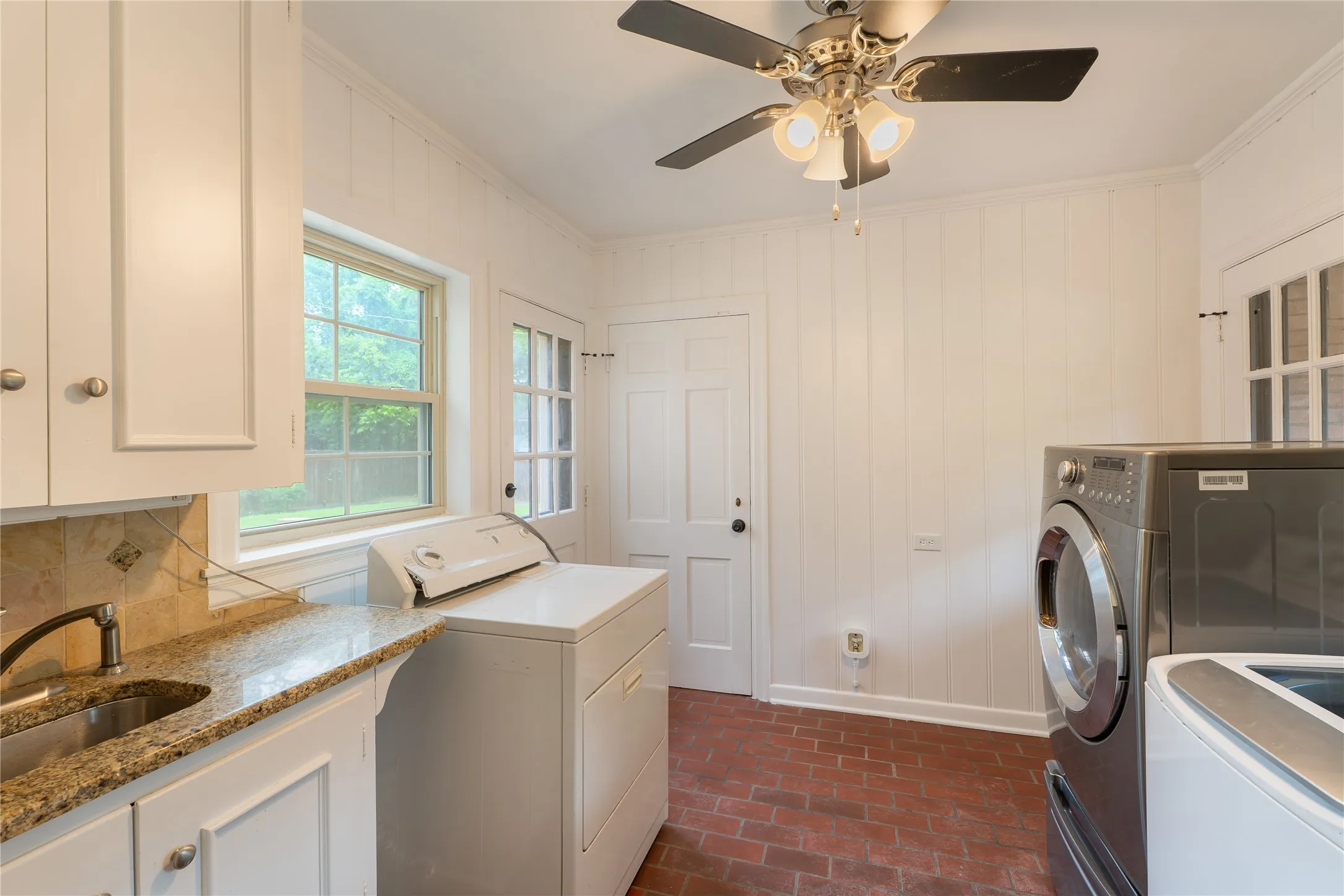 Single Family Residence For Sale in Navarro County , 601 N 25th Street, Corsicana, Texas 75110, 4 Bedroom, 3 Bathroom, 2 Garage spaces, 3,956 Sqft, built in 1954, Price $375,000, mls#21361373, Real Estate Agent in Corsicana, Homes For Sale in Navarro county, Homes For Sale in Corsicana, Realtor in Corsicana Texas, Real Estate Brokerage Independent Realty Texas, Luminita Cordes Realtor