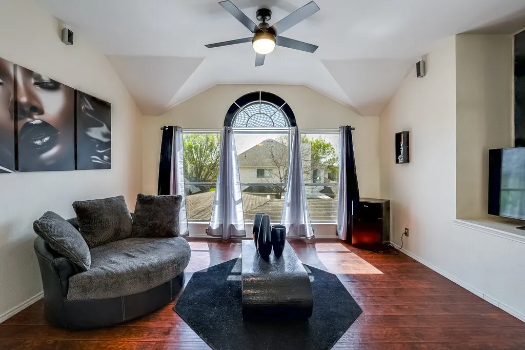 Single Family Residence For Sale in Tarrant County , 706 Gentry Drive, Arlington, Texas 76018, 5 Bedroom, 3 Bathroom, 2 Garage spaces, 4,056 Sqft, built in 1995, mls#21361411, Real Estate Agent in Arlington, Homes For Sale in Tarrant county, Homes For Sale in Arlington, Realtor in Arlington Texas, Real Estate Brokerage Independent Realty Texas, Luminita Cordes Realtor