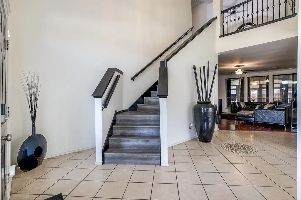 Single Family Residence For Sale in Tarrant County , 706 Gentry Drive, Arlington, Texas 76018, 5 Bedroom, 3 Bathroom, 2 Garage spaces, 4,056 Sqft, built in 1995, mls#21361411, Real Estate Agent in Arlington, Homes For Sale in Tarrant county, Homes For Sale in Arlington, Realtor in Arlington Texas, Real Estate Brokerage Independent Realty Texas, Luminita Cordes Realtor