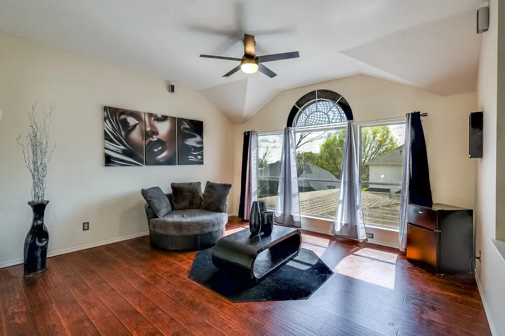 Single Family Residence For Sale in Tarrant County , 706 Gentry Drive, Arlington, Texas 76018, 5 Bedroom, 3 Bathroom, 2 Garage spaces, 4,056 Sqft, built in 1995, mls#21361411, Real Estate Agent in Arlington, Homes For Sale in Tarrant county, Homes For Sale in Arlington, Realtor in Arlington Texas, Real Estate Brokerage Independent Realty Texas, Luminita Cordes Realtor