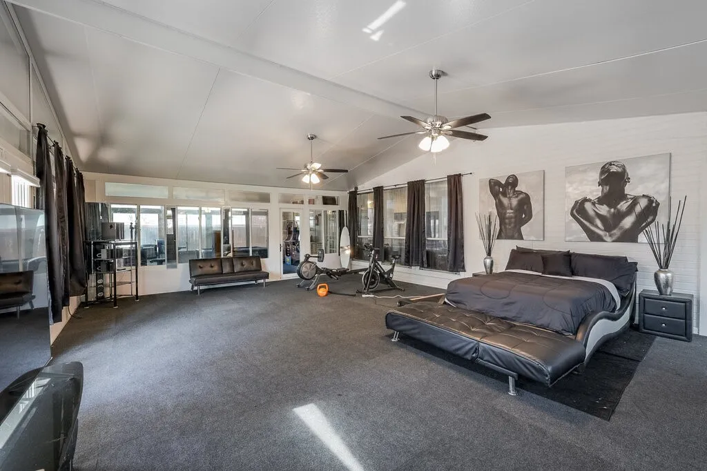 Single Family Residence For Sale in Tarrant County , 706 Gentry Drive, Arlington, Texas 76018, 5 Bedroom, 3 Bathroom, 2 Garage spaces, 4,056 Sqft, built in 1995, mls#21361411, Real Estate Agent in Arlington, Homes For Sale in Tarrant county, Homes For Sale in Arlington, Realtor in Arlington Texas, Real Estate Brokerage Independent Realty Texas, Luminita Cordes Realtor
