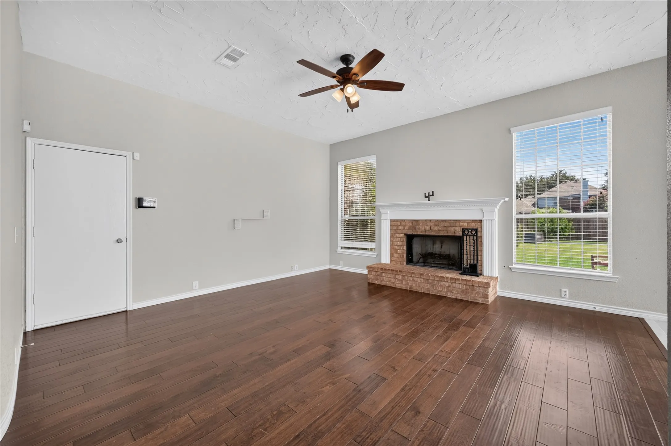 Single Family Residence For Rent in Dallas County , 423 Halifax Drive, Coppell, Texas 75019, 3 Bedroom, 2 Bathroom, 2 Garage spaces, 2,350 Sqft, built in 1993, mls#21361402, Real Estate Agent in Coppell, Homes For Rent in Dallas county, Homes For Rent in Coppell, Realtor in Coppell Texas, Real Estate Brokerage Independent Realty Texas, Luminita Cordes Realtor