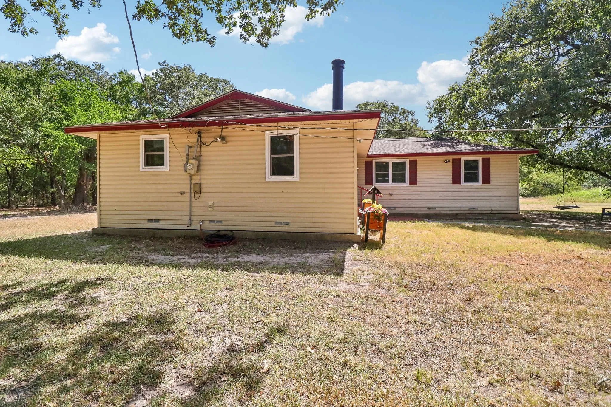 Single Family Residence For Sale in Kaufman County , 13110 County Road 4016, Kemp, Texas 75143, 4 Bedroom, 2 Bathroom, Garage spaces, 1,862 Sqft, built in 1985, mls#21361405, Real Estate Agent in Kemp, Homes For Sale in Kaufman county, Homes For Sale in Kemp, Realtor in Kemp Texas, Real Estate Brokerage Independent Realty Texas, Luminita Cordes Realtor