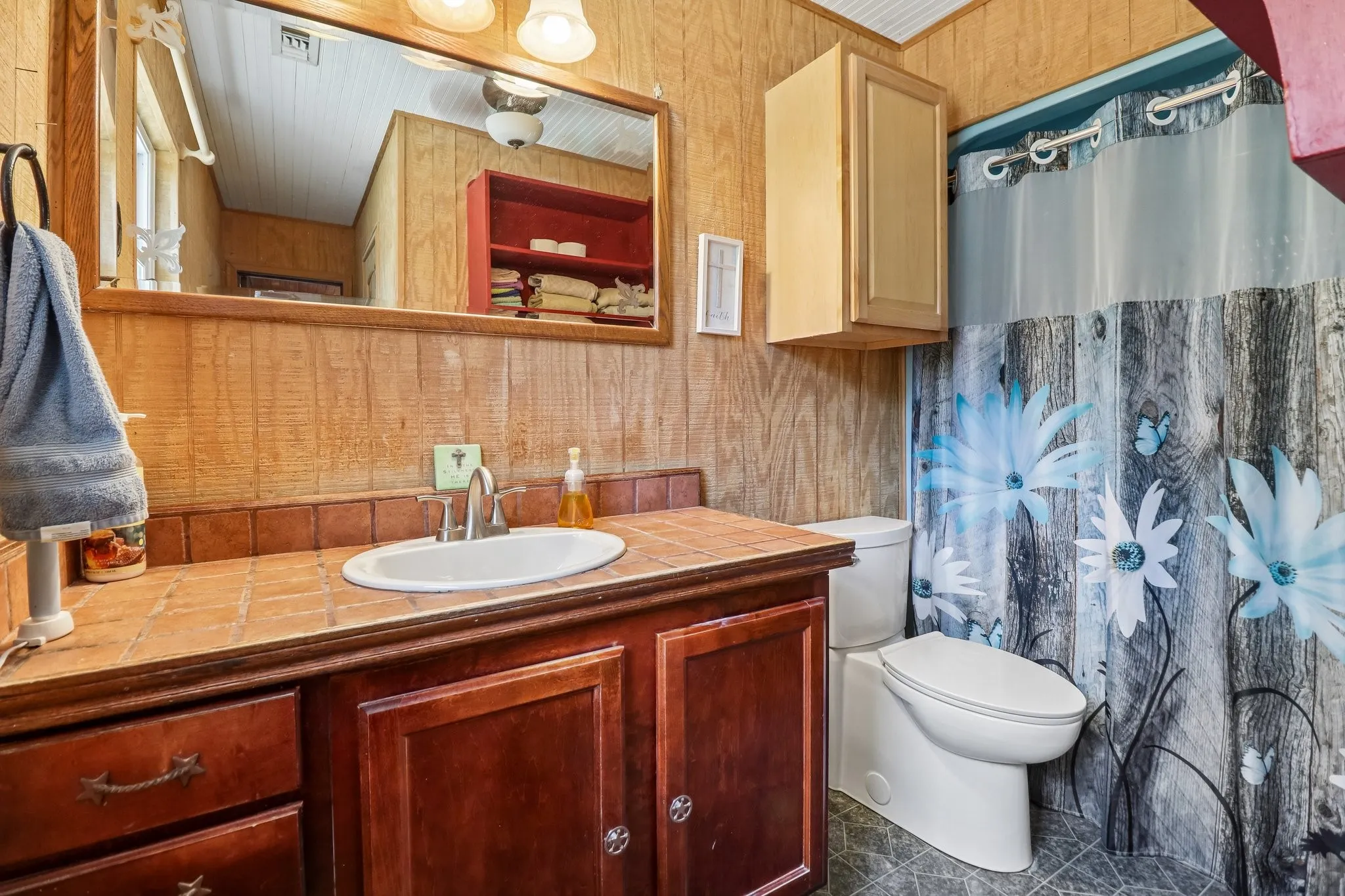 Single Family Residence For Sale in Kaufman County , 13110 County Road 4016, Kemp, Texas 75143, 4 Bedroom, 2 Bathroom, Garage spaces, 1,862 Sqft, built in 1985, mls#21361405, Real Estate Agent in Kemp, Homes For Sale in Kaufman county, Homes For Sale in Kemp, Realtor in Kemp Texas, Real Estate Brokerage Independent Realty Texas, Luminita Cordes Realtor