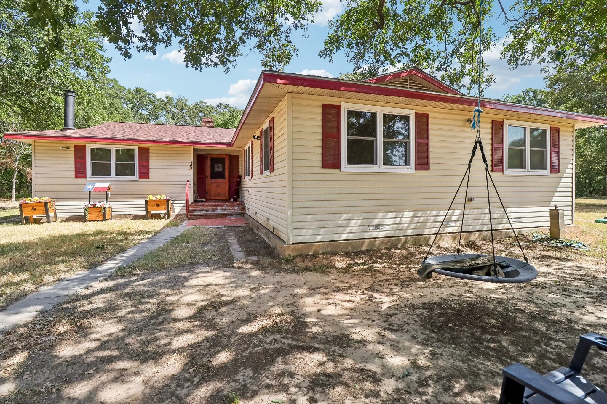 Single Family Residence For Sale in Kaufman County , 13110 County Road 4016, Kemp, Texas 75143, 4 Bedroom, 2 Bathroom, Garage spaces, 1,862 Sqft, built in 1985, mls#21361405, Real Estate Agent in Kemp, Homes For Sale in Kaufman county, Homes For Sale in Kemp, Realtor in Kemp Texas, Real Estate Brokerage Independent Realty Texas, Luminita Cordes Realtor