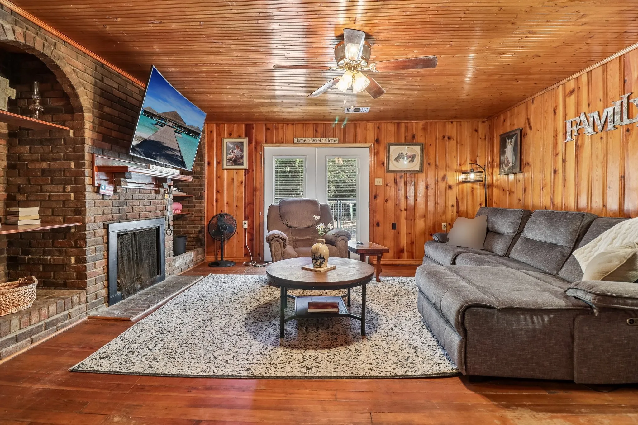 Single Family Residence For Sale in Kaufman County , 13110 County Road 4016, Kemp, Texas 75143, 4 Bedroom, 2 Bathroom, Garage spaces, 1,862 Sqft, built in 1985, mls#21361405, Real Estate Agent in Kemp, Homes For Sale in Kaufman county, Homes For Sale in Kemp, Realtor in Kemp Texas, Real Estate Brokerage Independent Realty Texas, Luminita Cordes Realtor