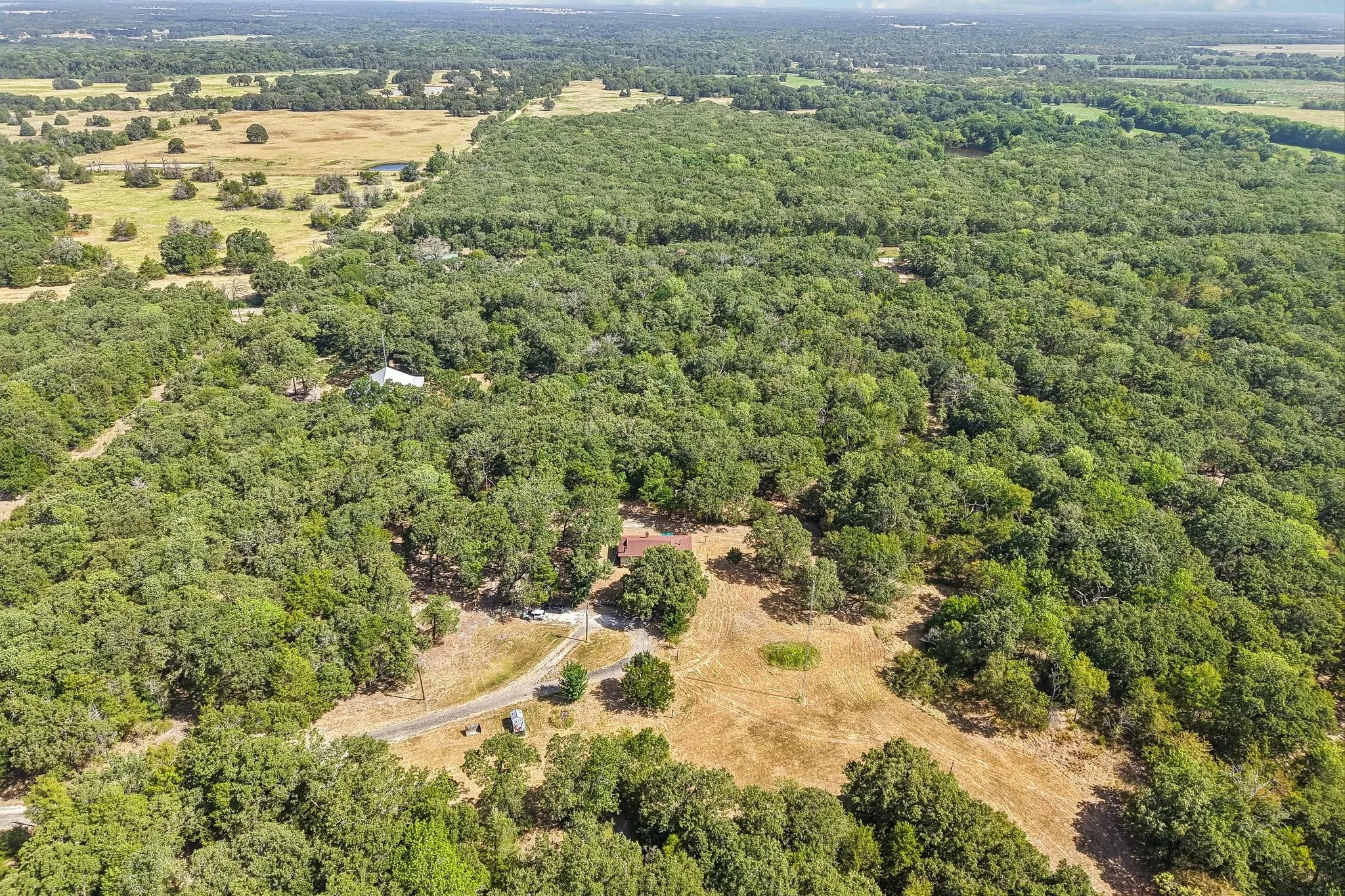 Single Family Residence For Sale in Kaufman County , 13110 County Road 4016, Kemp, Texas 75143, 4 Bedroom, 2 Bathroom, Garage spaces, 1,862 Sqft, built in 1985, mls#21361405, Real Estate Agent in Kemp, Homes For Sale in Kaufman county, Homes For Sale in Kemp, Realtor in Kemp Texas, Real Estate Brokerage Independent Realty Texas, Luminita Cordes Realtor