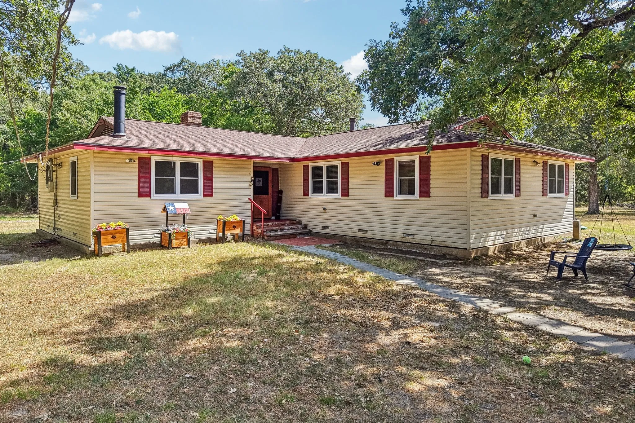 Single Family Residence For Sale in Kaufman County , 13110 County Road 4016, Kemp, Texas 75143, 4 Bedroom, 2 Bathroom, Garage spaces, 1,862 Sqft, built in 1985, mls#21361405, Real Estate Agent in Kemp, Homes For Sale in Kaufman county, Homes For Sale in Kemp, Realtor in Kemp Texas, Real Estate Brokerage Independent Realty Texas, Luminita Cordes Realtor