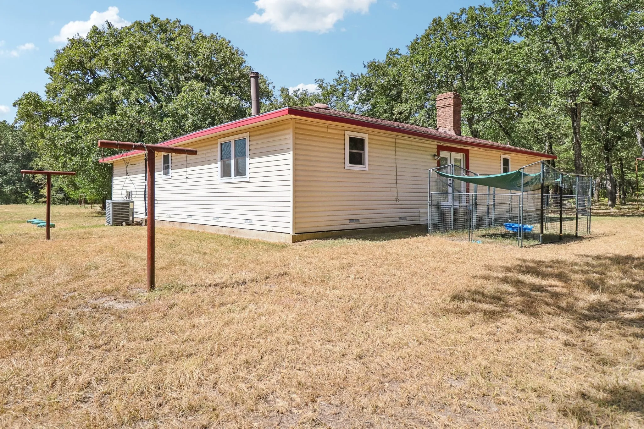 Single Family Residence For Sale in Kaufman County , 13110 County Road 4016, Kemp, Texas 75143, 4 Bedroom, 2 Bathroom, Garage spaces, 1,862 Sqft, built in 1985, mls#21361405, Real Estate Agent in Kemp, Homes For Sale in Kaufman county, Homes For Sale in Kemp, Realtor in Kemp Texas, Real Estate Brokerage Independent Realty Texas, Luminita Cordes Realtor