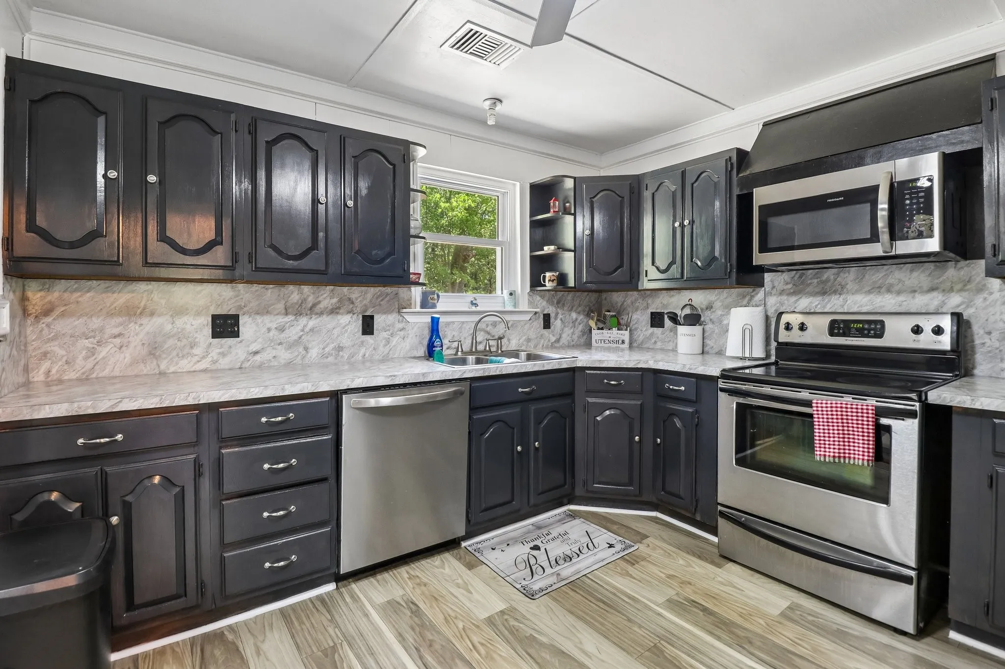 Single Family Residence For Sale in Kaufman County , 13110 County Road 4016, Kemp, Texas 75143, 4 Bedroom, 2 Bathroom, Garage spaces, 1,862 Sqft, built in 1985, mls#21361405, Real Estate Agent in Kemp, Homes For Sale in Kaufman county, Homes For Sale in Kemp, Realtor in Kemp Texas, Real Estate Brokerage Independent Realty Texas, Luminita Cordes Realtor