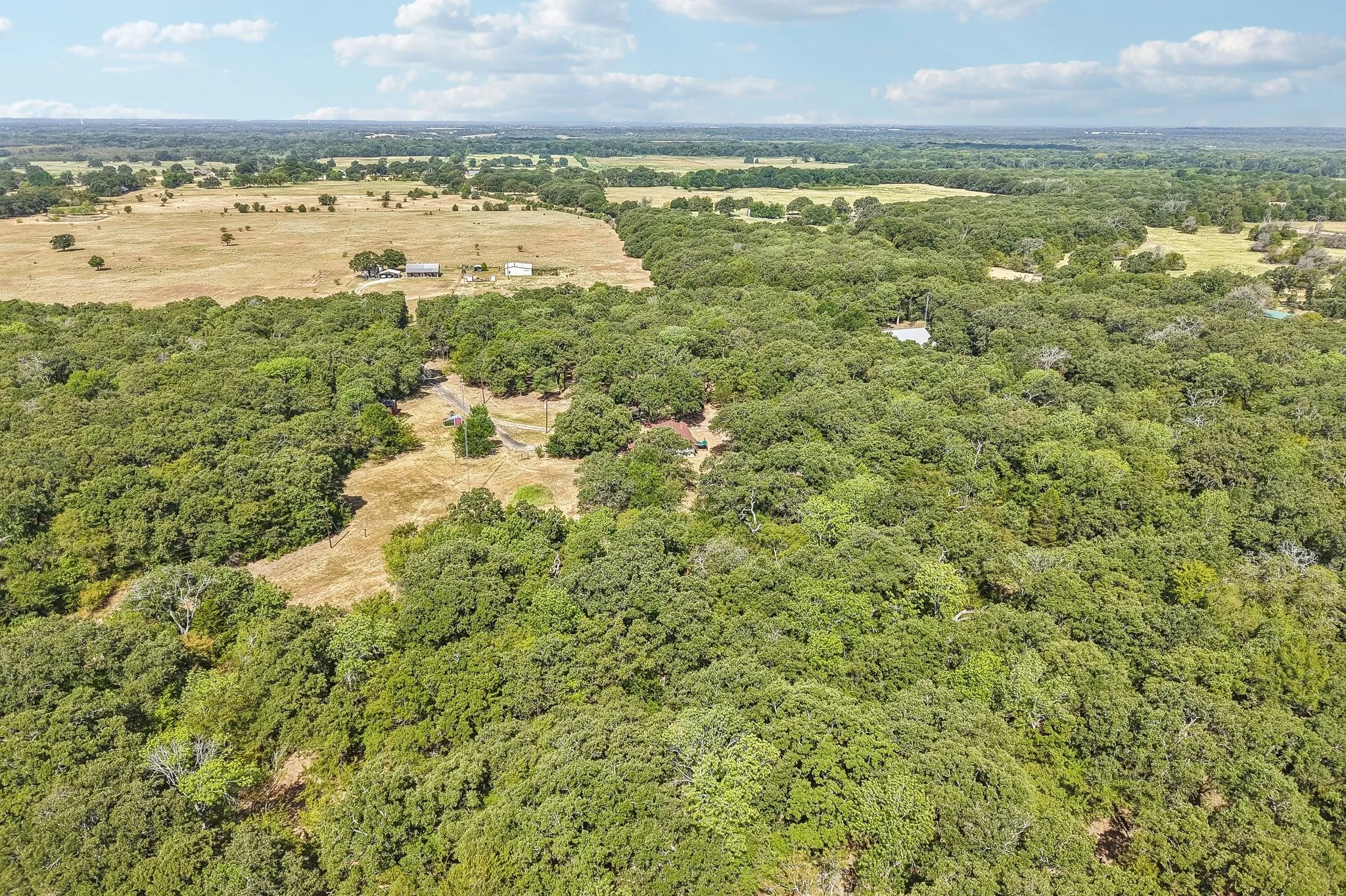 Single Family Residence For Sale in Kaufman County , 13110 County Road 4016, Kemp, Texas 75143, 4 Bedroom, 2 Bathroom, Garage spaces, 1,862 Sqft, built in 1985, mls#21361405, Real Estate Agent in Kemp, Homes For Sale in Kaufman county, Homes For Sale in Kemp, Realtor in Kemp Texas, Real Estate Brokerage Independent Realty Texas, Luminita Cordes Realtor