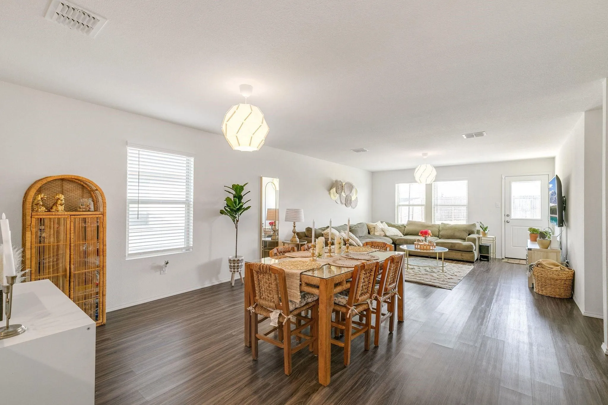 Single Family Residence For Rent in Tarrant County , 448 Blue Crow Lane, Fort Worth, Texas 76052, 4 Bedroom, 2 Bathroom, 2 Garage spaces, 1,959 Sqft, built in 2019, mls#21361153, Real Estate Agent in Fort Worth, Homes For Rent in Tarrant county, Homes For Rent in Fort Worth, Realtor in Fort Worth Texas, Real Estate Brokerage Independent Realty Texas, Luminita Cordes Realtor