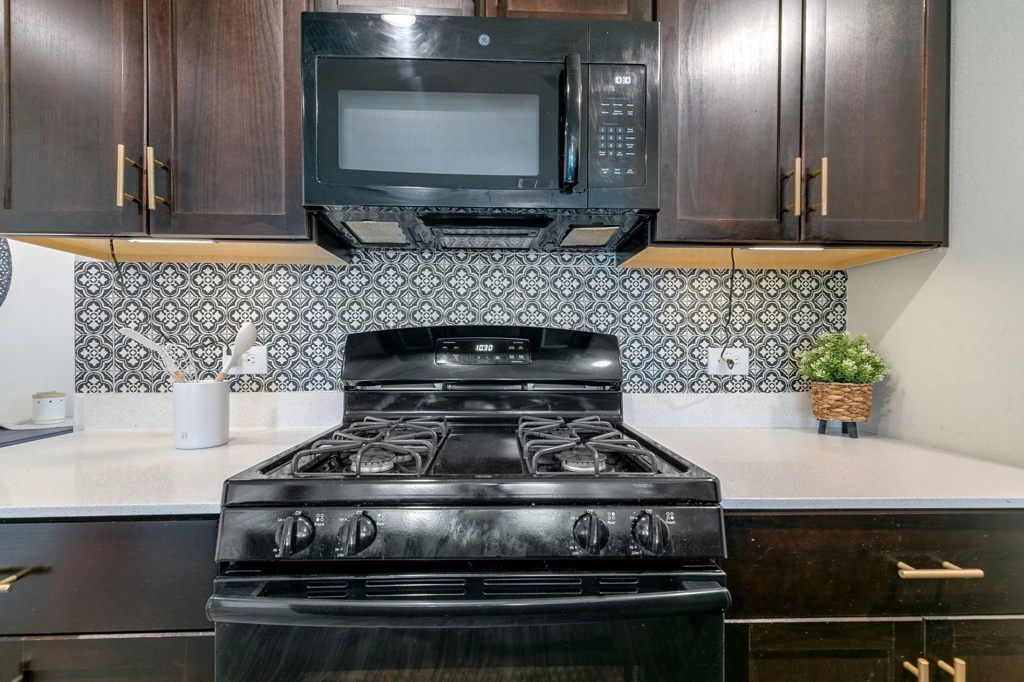 Single Family Residence For Rent in Tarrant County , 448 Blue Crow Lane, Fort Worth, Texas 76052, 4 Bedroom, 2 Bathroom, 2 Garage spaces, 1,959 Sqft, built in 2019, mls#21361153, Real Estate Agent in Fort Worth, Homes For Rent in Tarrant county, Homes For Rent in Fort Worth, Realtor in Fort Worth Texas, Real Estate Brokerage Independent Realty Texas, Luminita Cordes Realtor