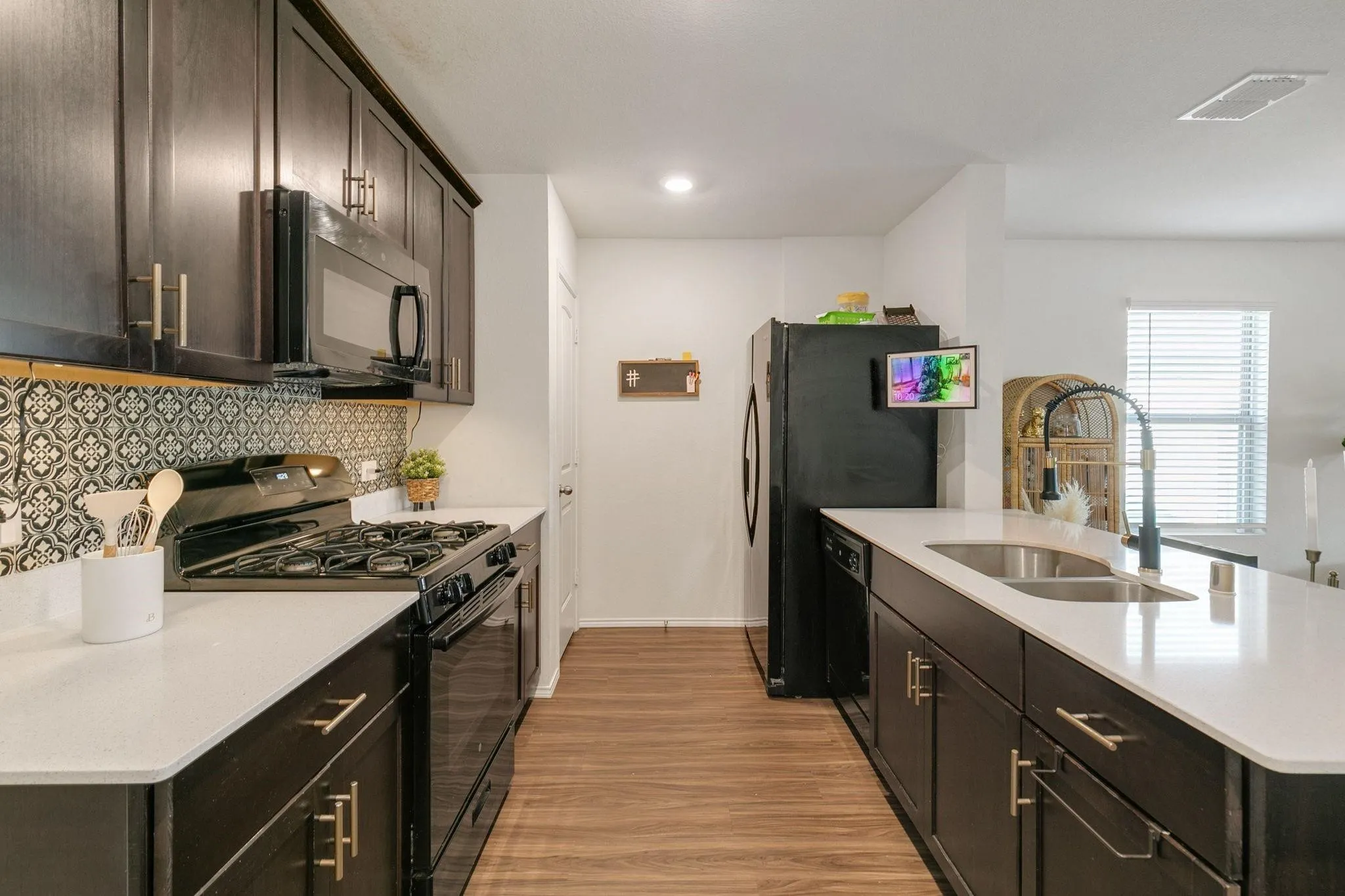 Single Family Residence For Rent in Tarrant County , 448 Blue Crow Lane, Fort Worth, Texas 76052, 4 Bedroom, 2 Bathroom, 2 Garage spaces, 1,959 Sqft, built in 2019, mls#21361153, Real Estate Agent in Fort Worth, Homes For Rent in Tarrant county, Homes For Rent in Fort Worth, Realtor in Fort Worth Texas, Real Estate Brokerage Independent Realty Texas, Luminita Cordes Realtor