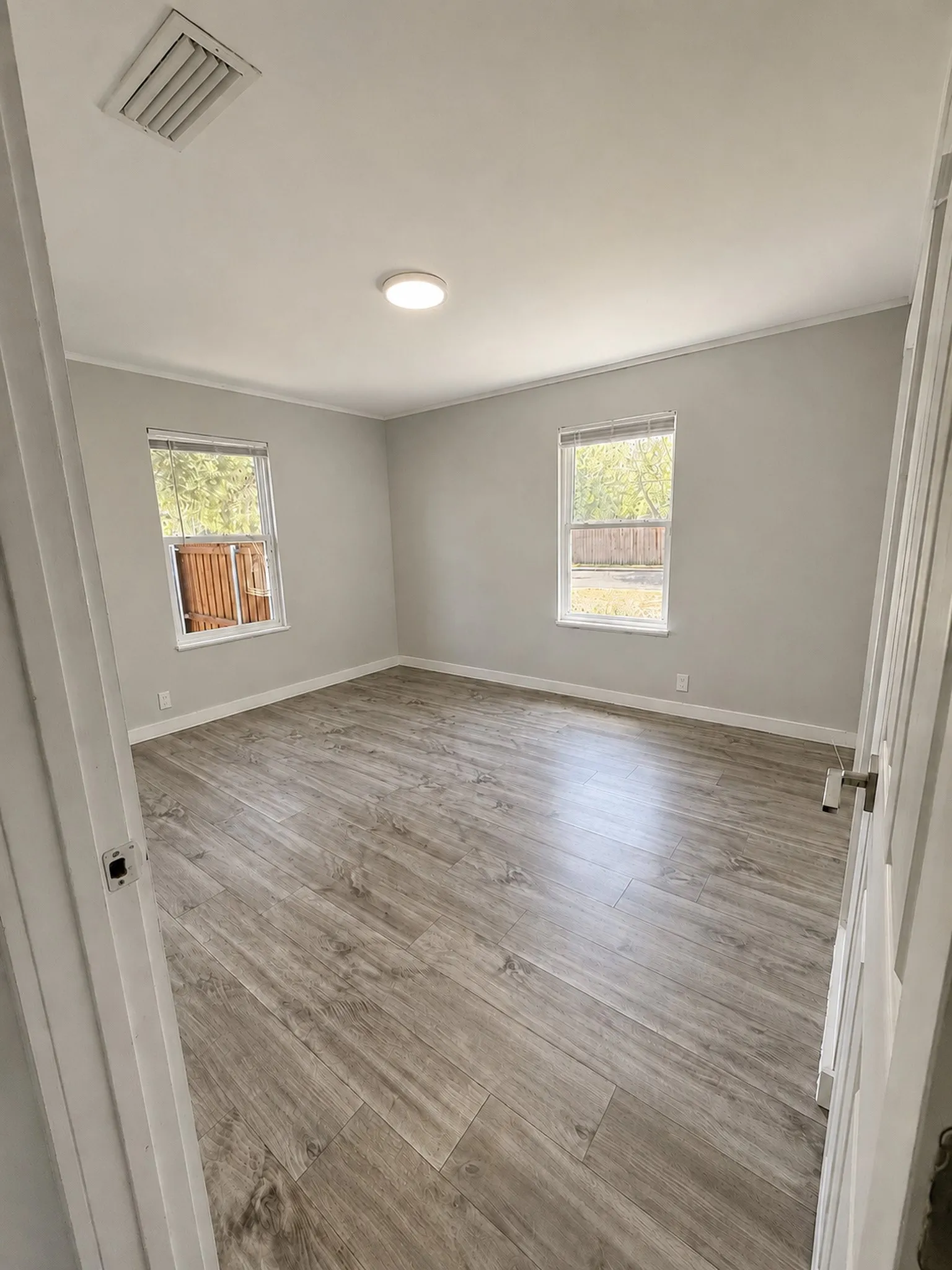 Single Family Residence For Sale in Collin County , 903 Moore Street, Mc Kinney, Texas 75069, 3 Bedroom, 1 Bathroom, 1 Garage spaces, 968 Sqft, built in 1962, mls#21361360, Real Estate Agent in Mc Kinney, Homes For Sale in Collin county, Homes For Sale in Mc Kinney, Realtor in Mc Kinney Texas, Real Estate Brokerage Independent Realty Texas, Luminita Cordes Realtor