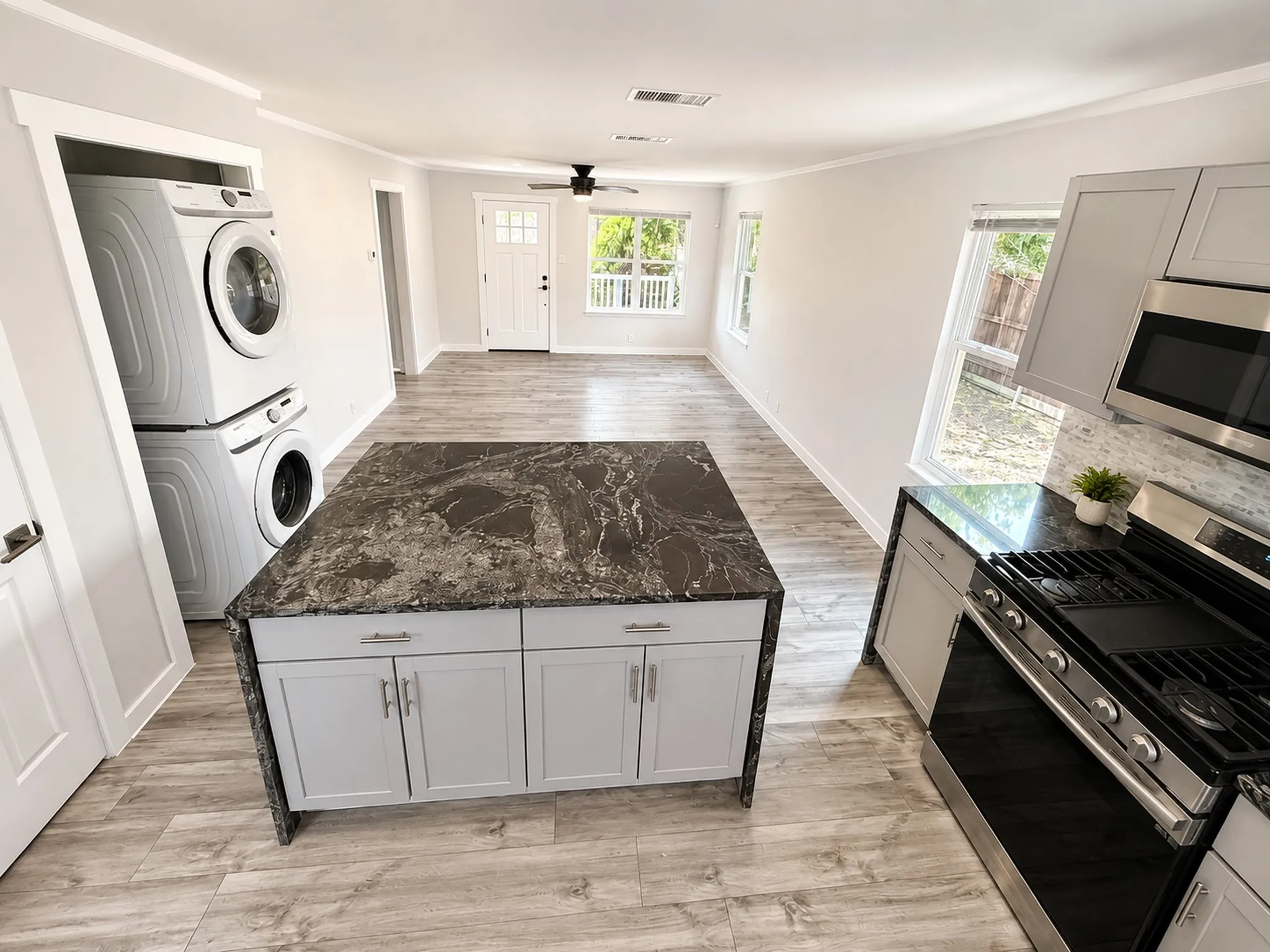 Single Family Residence For Sale in Collin County , 903 Moore Street, Mc Kinney, Texas 75069, 3 Bedroom, 1 Bathroom, 1 Garage spaces, 968 Sqft, built in 1962, mls#21361360, Real Estate Agent in Mc Kinney, Homes For Sale in Collin county, Homes For Sale in Mc Kinney, Realtor in Mc Kinney Texas, Real Estate Brokerage Independent Realty Texas, Luminita Cordes Realtor