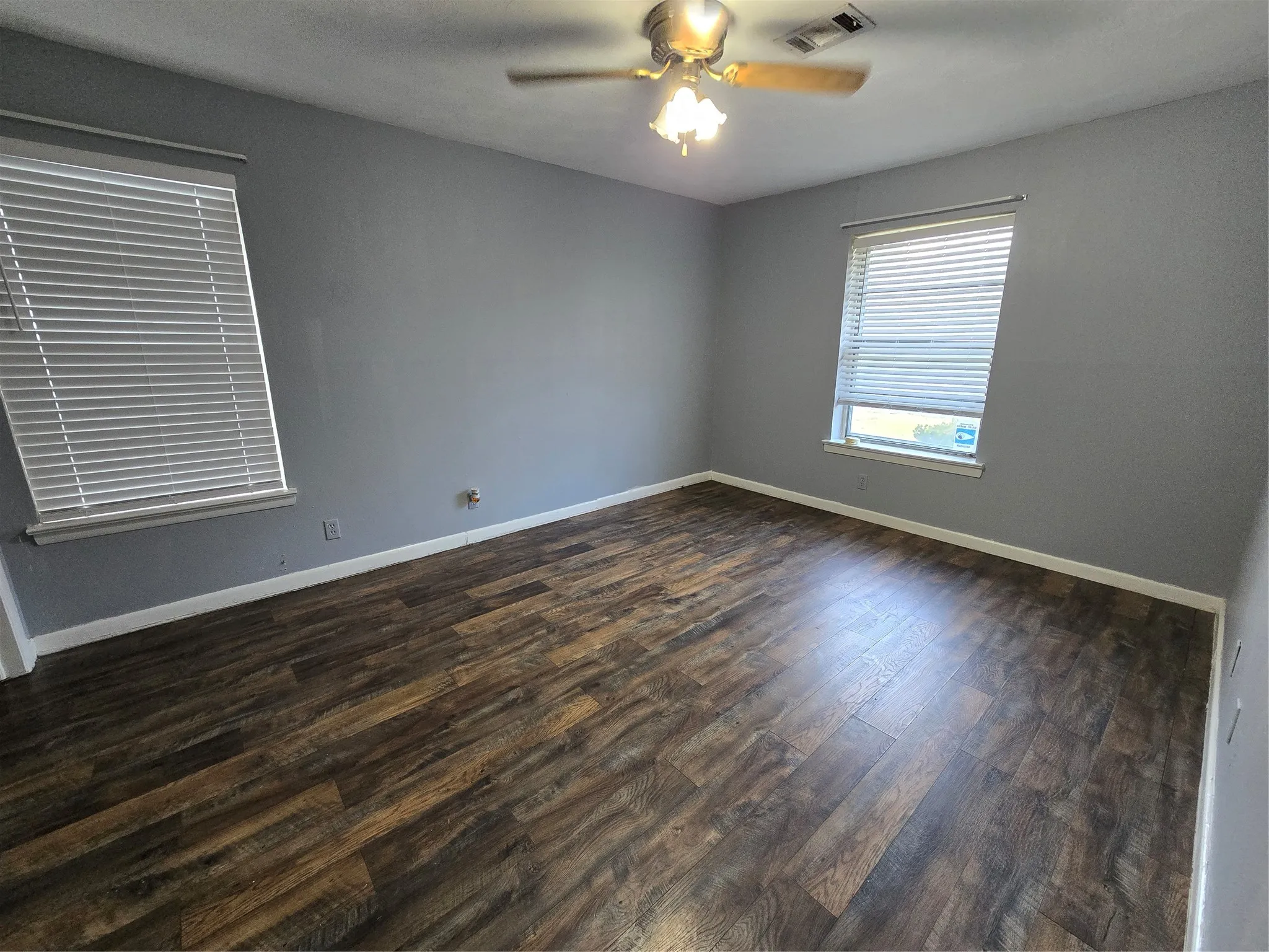 Single Family Residence For Rent in Dallas County , 427 Royal Crest Drive, Richardson, Texas 75081, 3 Bedroom, 3 Bathroom, Garage spaces, 1,212 Sqft, built in 1956, mls#21361433, Real Estate Agent in Richardson, Homes For Rent in Dallas county, Homes For Rent in Richardson, Realtor in Richardson Texas, Real Estate Brokerage Independent Realty Texas, Luminita Cordes Realtor
