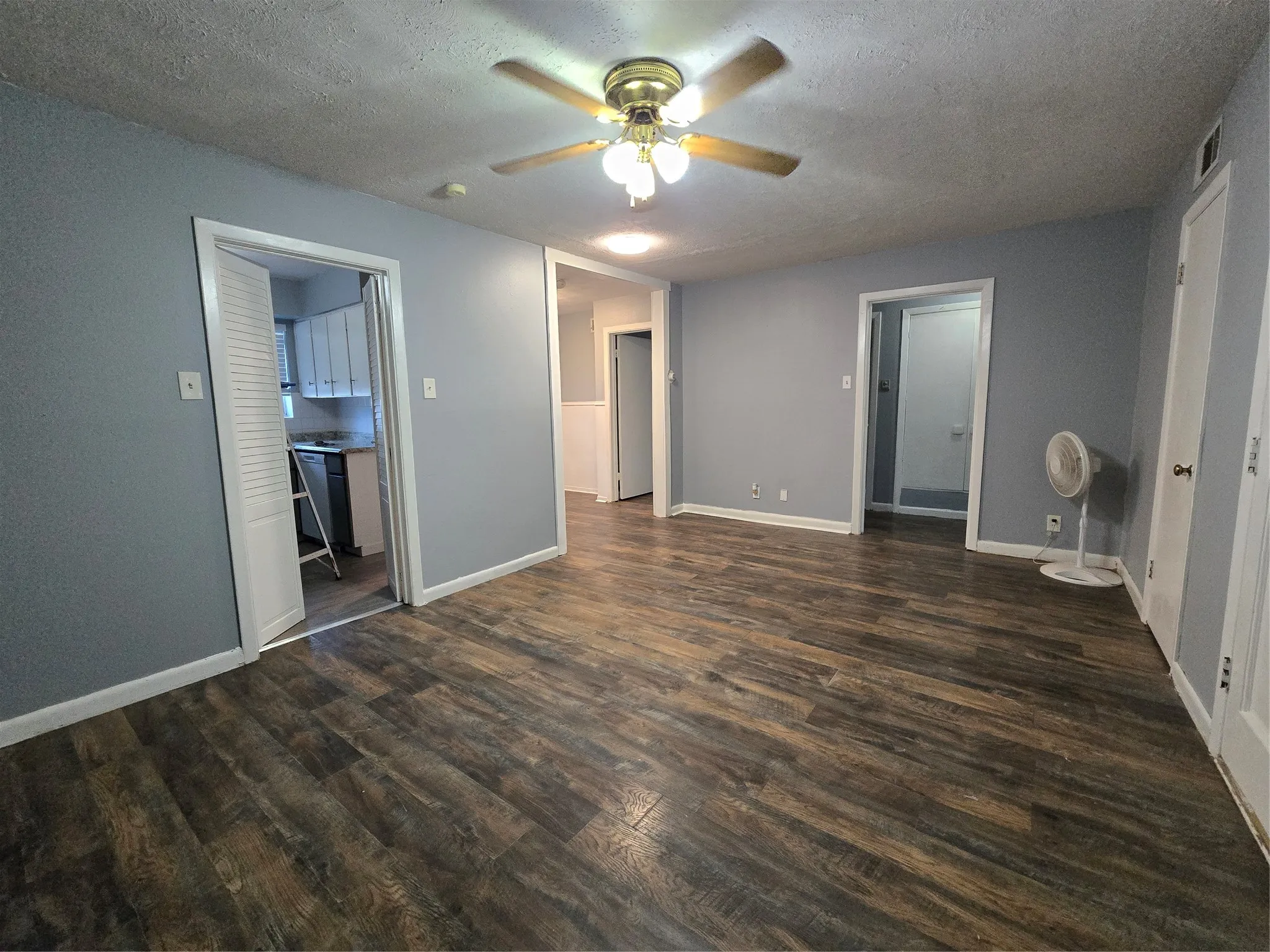 Single Family Residence For Rent in Dallas County , 427 Royal Crest Drive, Richardson, Texas 75081, 3 Bedroom, 3 Bathroom, Garage spaces, 1,212 Sqft, built in 1956, mls#21361433, Real Estate Agent in Richardson, Homes For Rent in Dallas county, Homes For Rent in Richardson, Realtor in Richardson Texas, Real Estate Brokerage Independent Realty Texas, Luminita Cordes Realtor